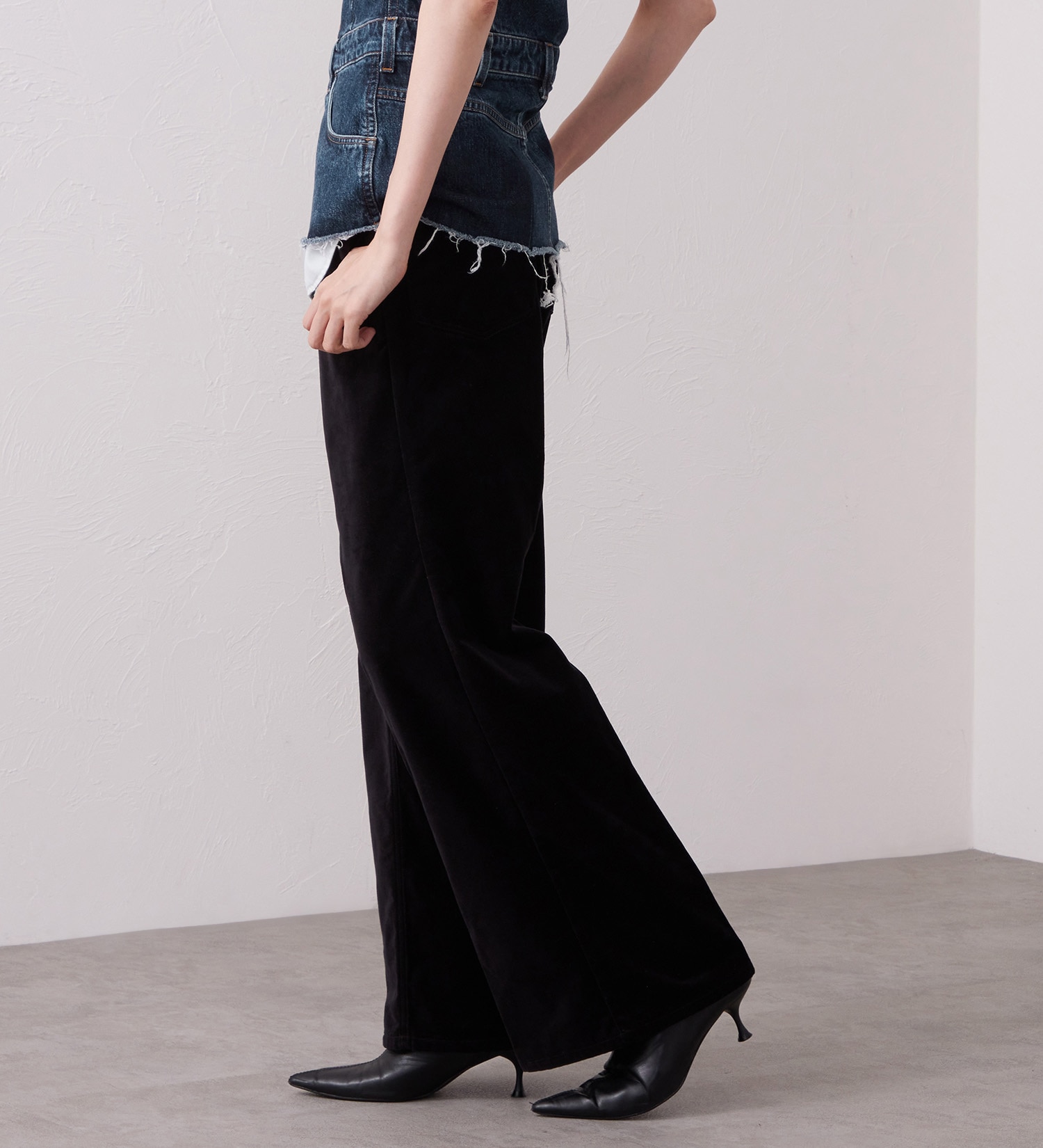 Wrangler(ラングラー)のWRANCHER WIDE/ランチャーフレアーワイド ベロア【レディース/暖】|パンツ/パンツ/レディース|ブラック