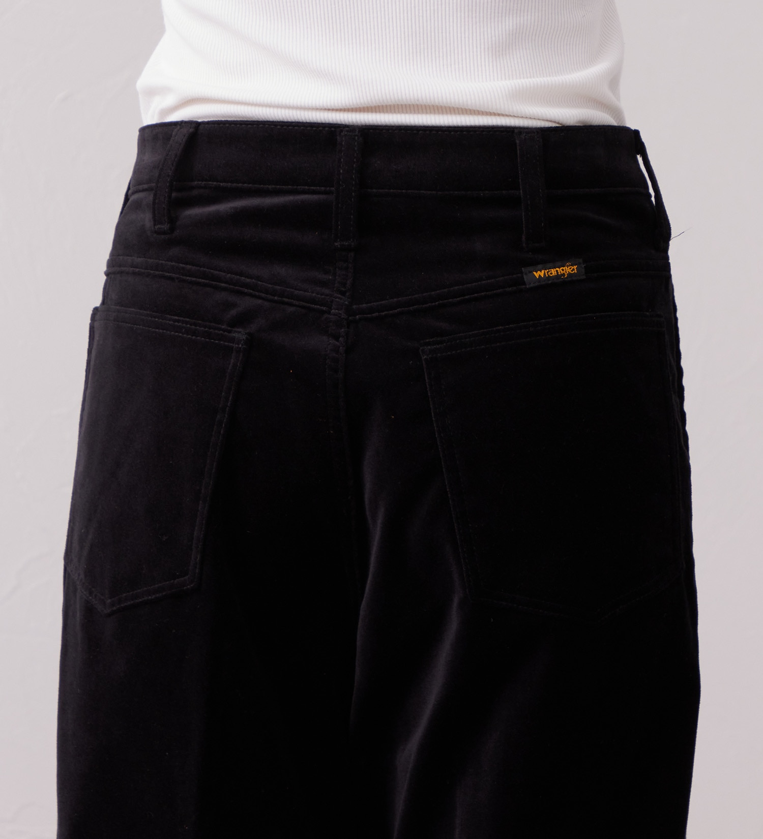 Wrangler(ラングラー)のWRANCHER WIDE/ランチャーフレアーワイド ベロア【レディース/暖】|パンツ/パンツ/レディース|ブラック