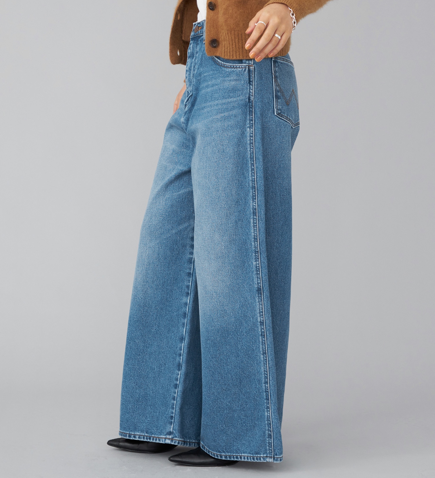 Wrangler(ラングラー)の【US ORIGINAL】ワイドジーンズ|パンツ/デニムパンツ/レディース|中色ブルー