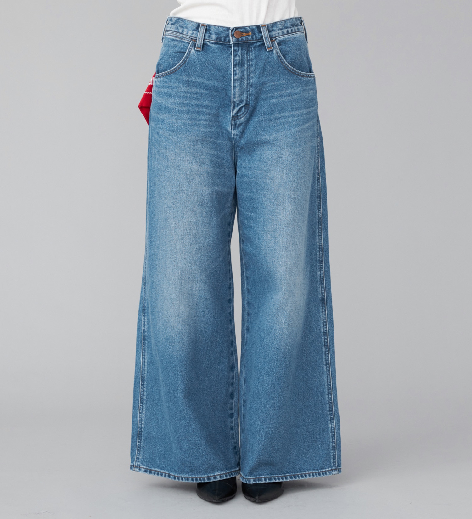 Wrangler(ラングラー)の【US ORIGINAL】ワイドジーンズ|パンツ/デニムパンツ/レディース|中色ブルー