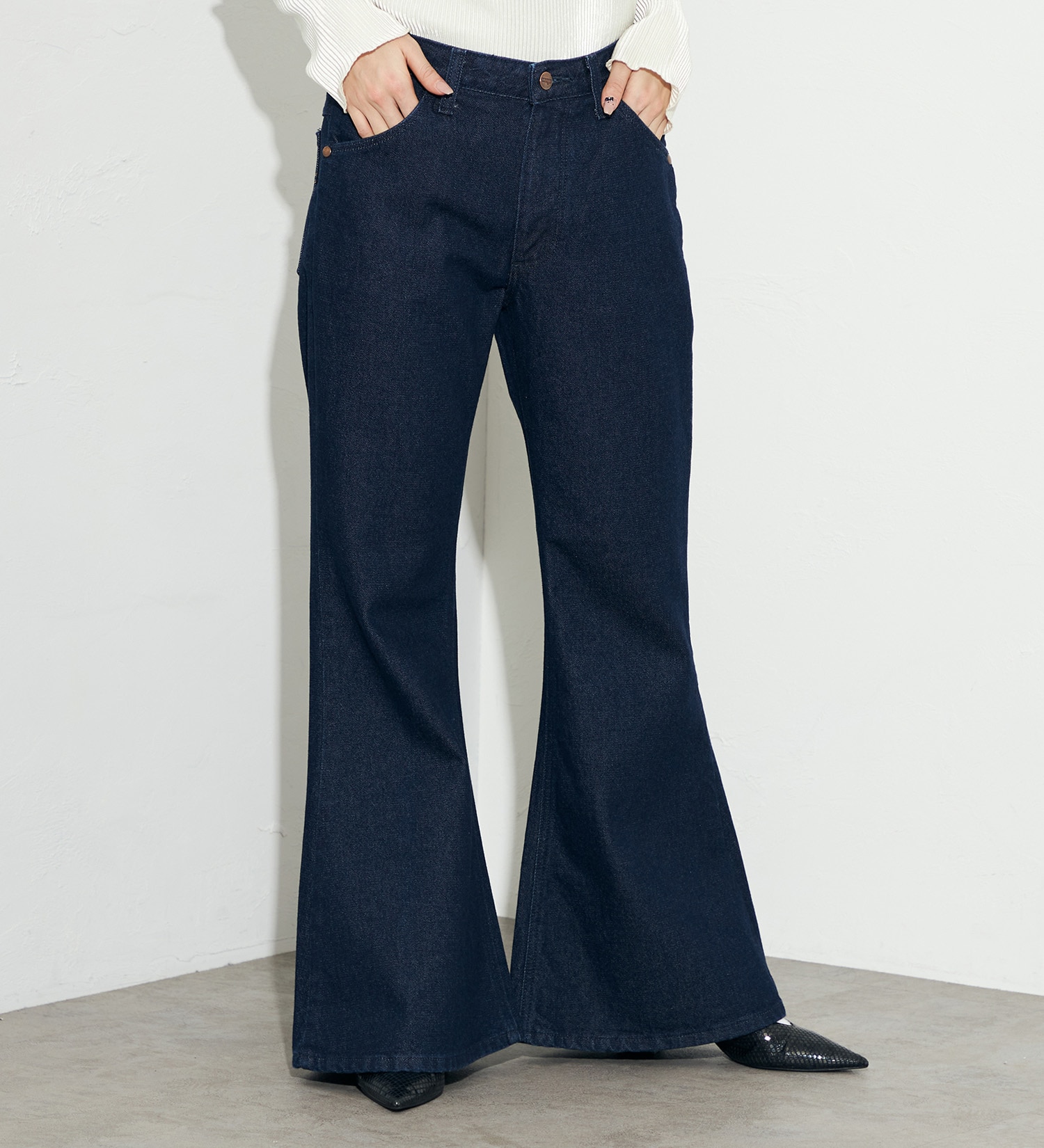 Wrangler(ラングラー)の【試着対象】【US ORIGINAL】ベルボトムジーンズ|パンツ/デニムパンツ/レディース|インディゴブルー