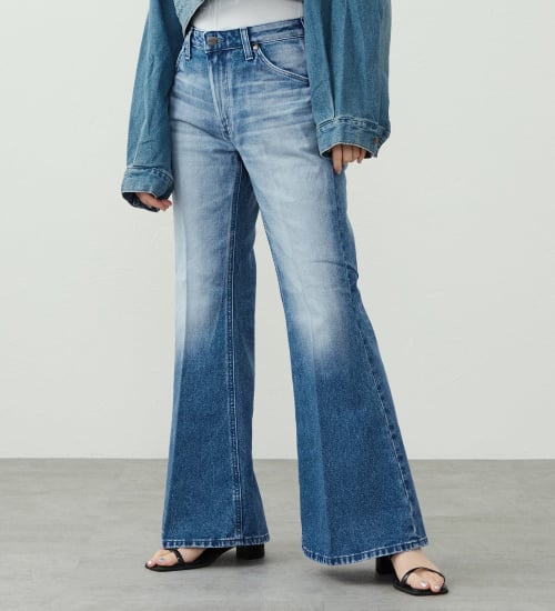 Wrangler(ラングラー)の【US ORIGINAL】ベルボトムジーンズ|パンツ/デニムパンツ/レディース|中色ブルー