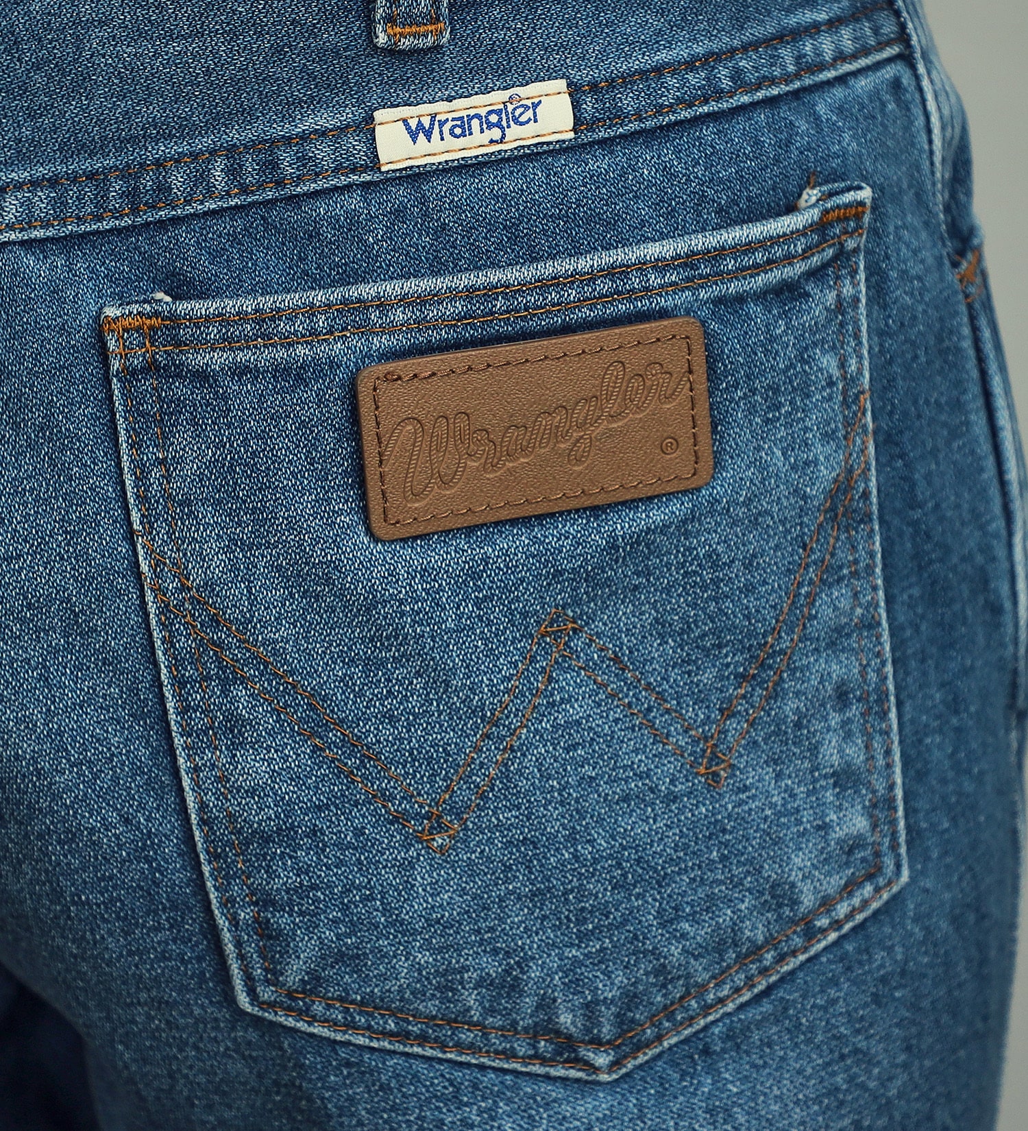 Wrangler(ラングラー)の【秋冬NEWカラー】フレアージーンズ|パンツ/デニムパンツ/レディース|中色ブルー