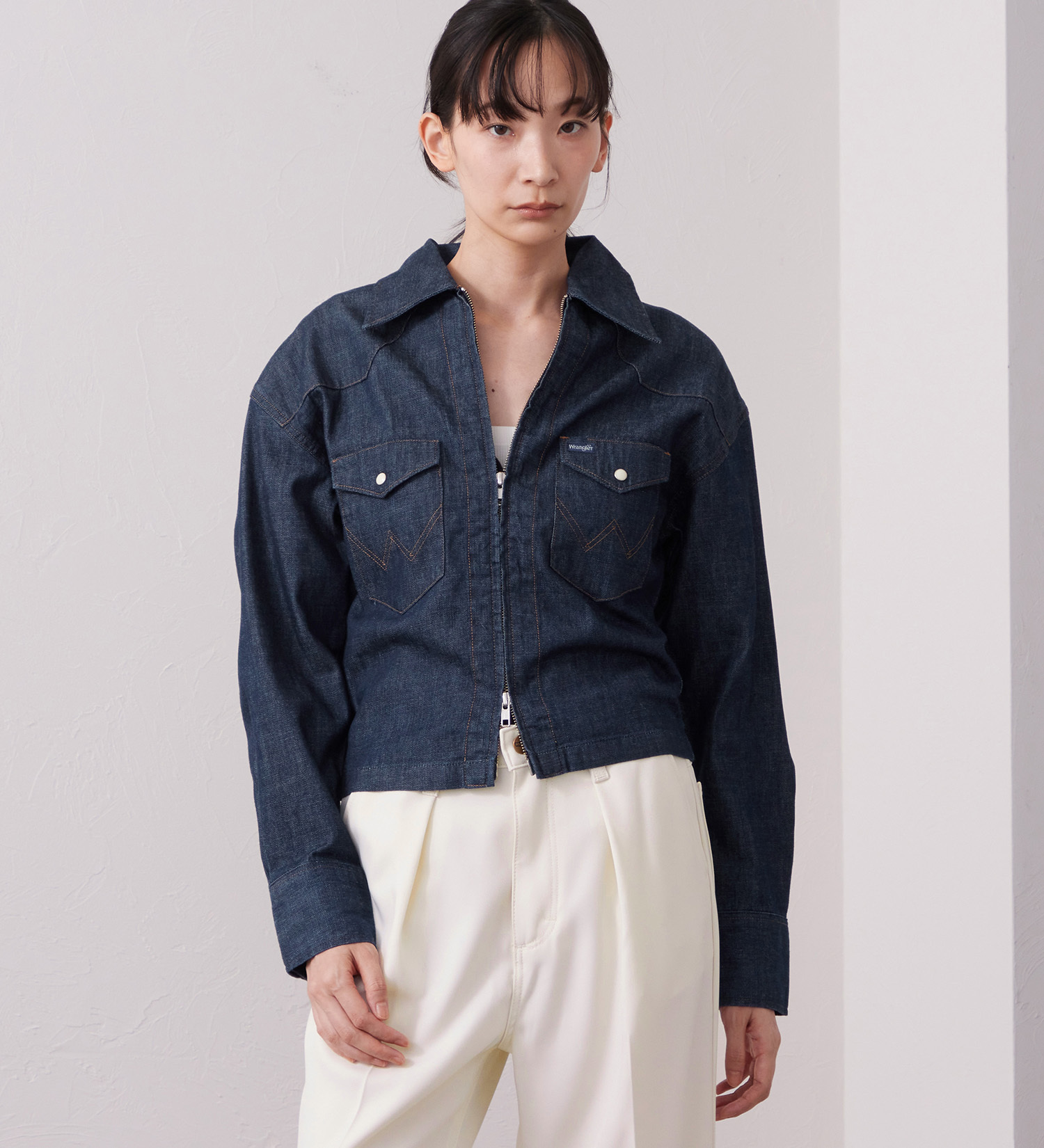 Wrangler(ラングラー)のWrangler CROPPED ZIP JACKET / クロップドジップデニムシャツジャケット|ジャケット/アウター/デニムジャケット/レディース|インディゴブルー