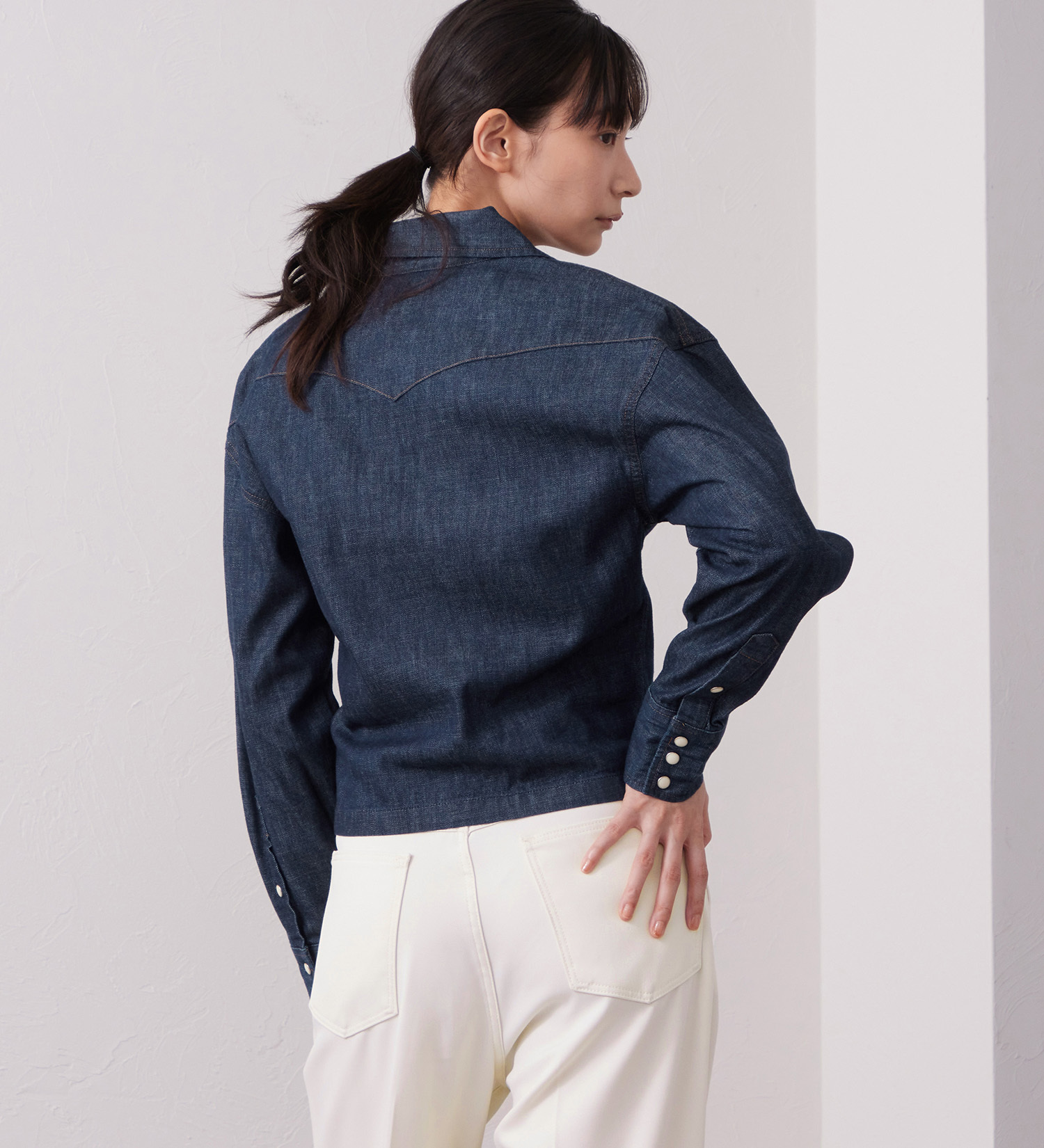 Wrangler(ラングラー)のWrangler CROPPED ZIP JACKET / クロップドジップデニムシャツジャケット|ジャケット/アウター/デニムジャケット/レディース|インディゴブルー