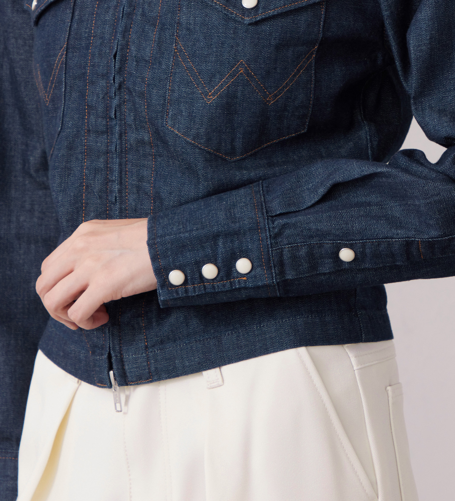 Wrangler(ラングラー)のWrangler CROPPED ZIP JACKET / クロップドジップデニムシャツジャケット|ジャケット/アウター/デニムジャケット/レディース|インディゴブルー