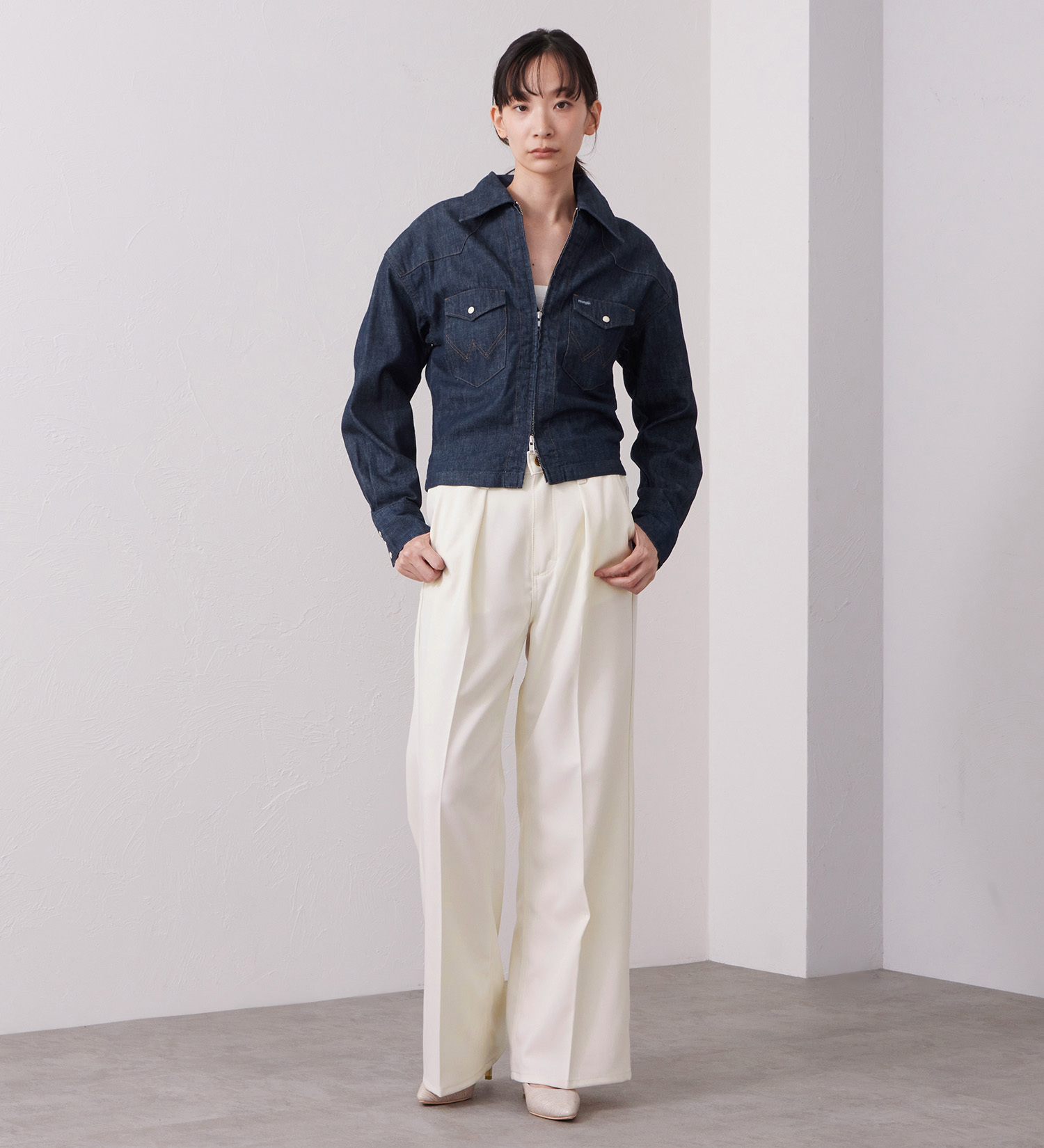 Wrangler(ラングラー)のWrangler CROPPED ZIP JACKET / クロップドジップデニムシャツジャケット|ジャケット/アウター/デニムジャケット/レディース|インディゴブルー