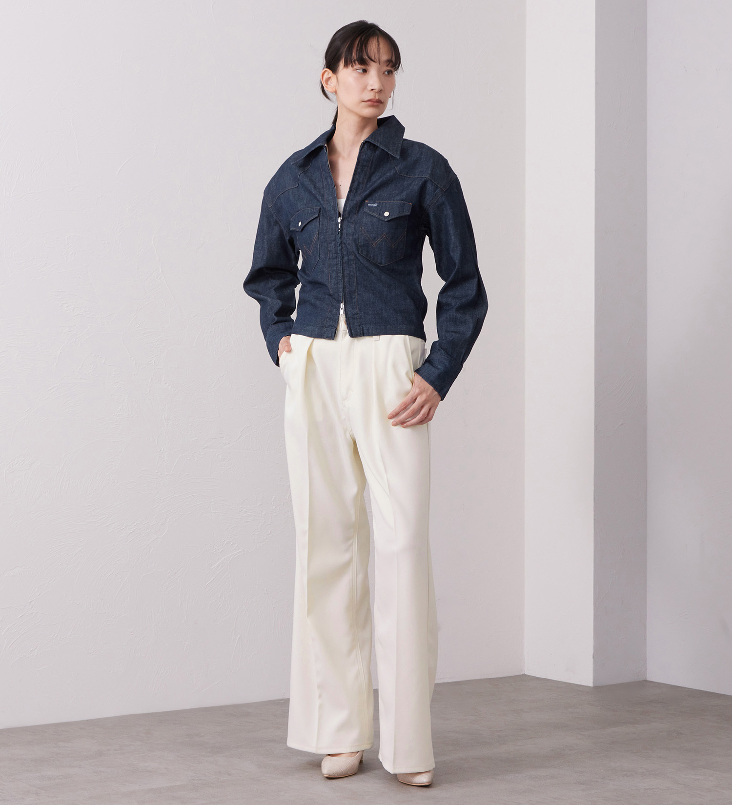 Wrangler(ラングラー)のWrangler CROPPED ZIP JACKET / クロップドジップデニムシャツジャケット|ジャケット/アウター/デニムジャケット/レディース|インディゴブルー