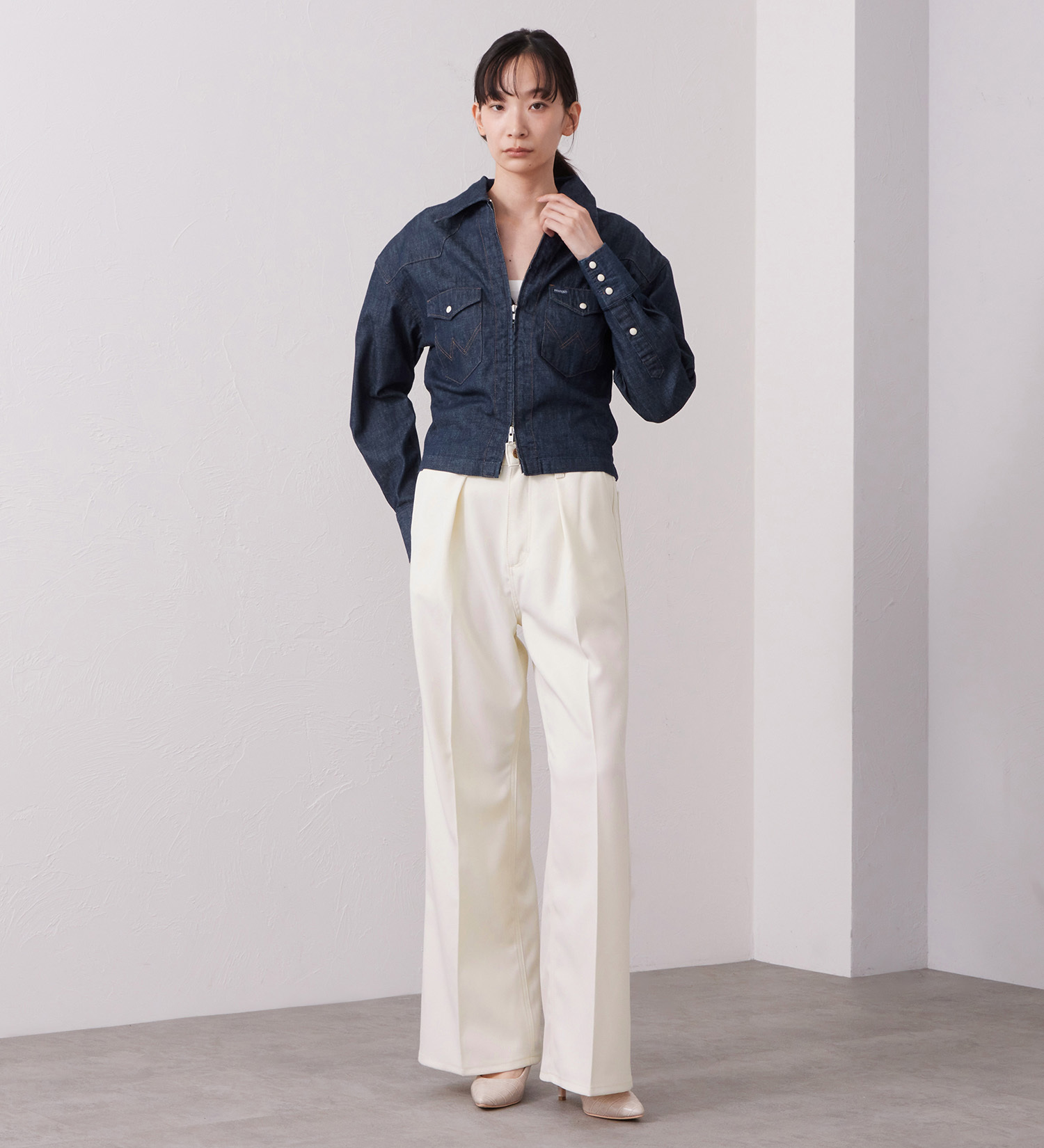 Wrangler(ラングラー)のWrangler CROPPED ZIP JACKET / クロップドジップデニムシャツジャケット|ジャケット/アウター/デニムジャケット/レディース|インディゴブルー