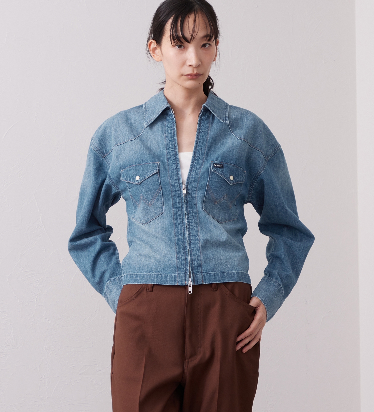 Wrangler(ラングラー)のWrangler CROPPED ZIP JACKET / クロップドジップデニムシャツジャケット|ジャケット/アウター/デニムジャケット/レディース|中色ブルー