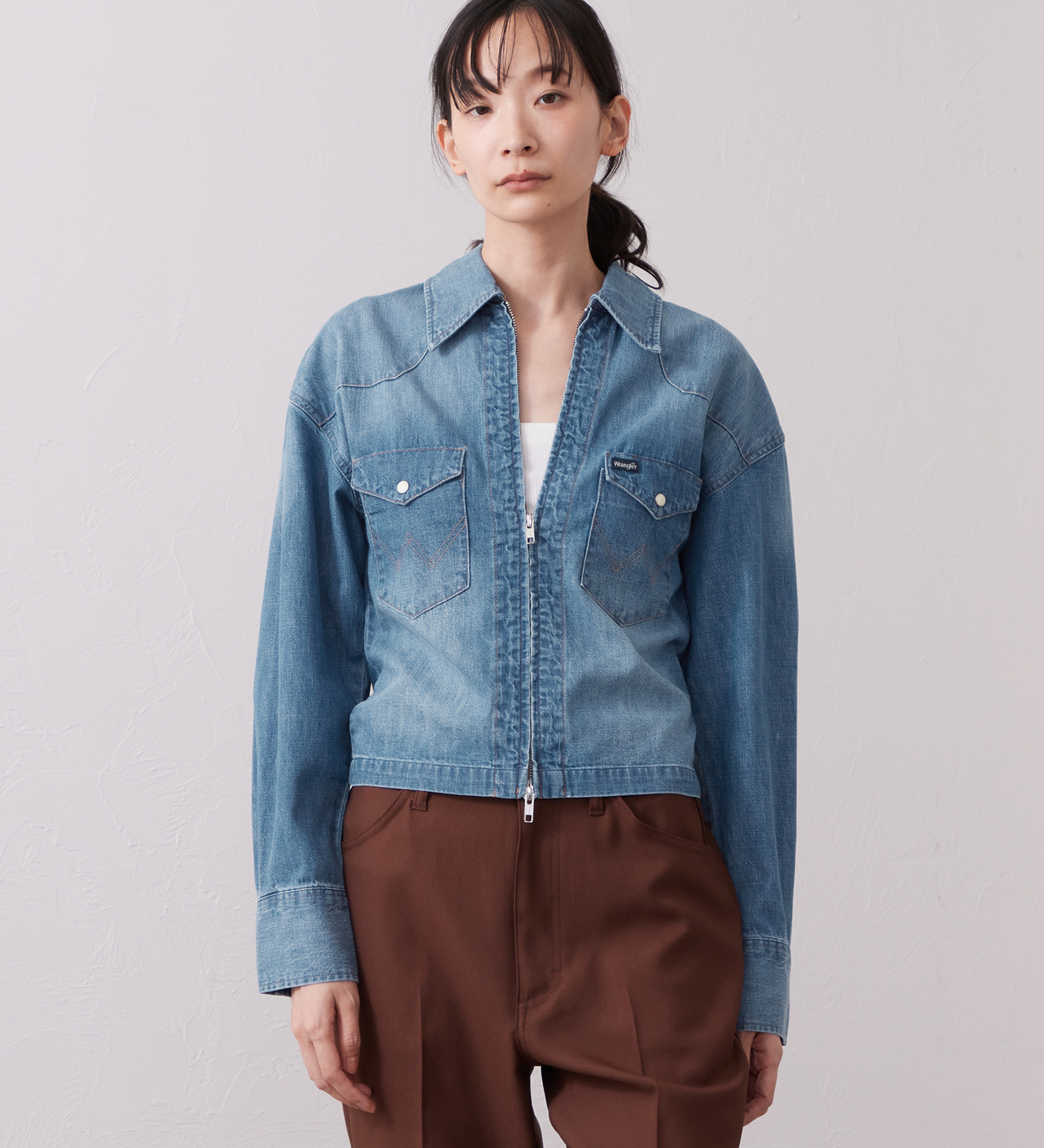 Wrangler(ラングラー)のWrangler CROPPED ZIP JACKET / クロップドジップデニムシャツジャケット|ジャケット/アウター/デニムジャケット/レディース|中色ブルー