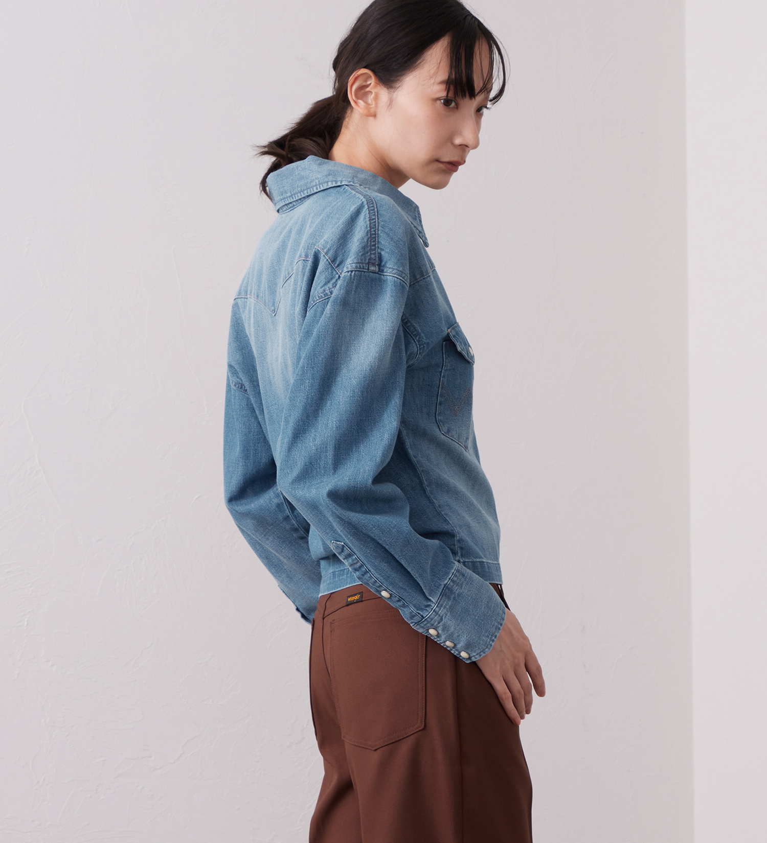 Wrangler(ラングラー)のWrangler CROPPED ZIP JACKET / クロップドジップデニムシャツジャケット|ジャケット/アウター/デニムジャケット/レディース|中色ブルー