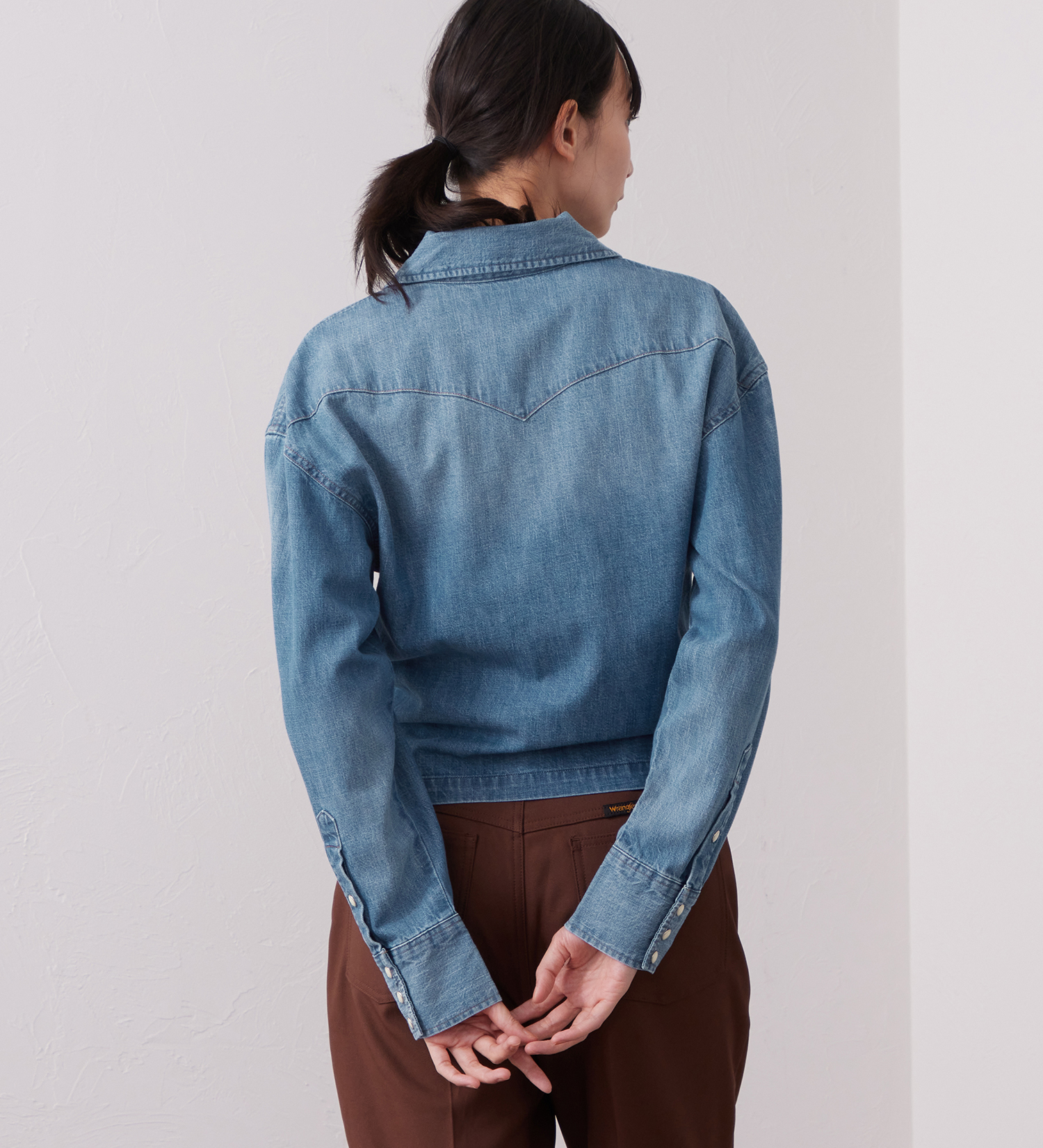 Wrangler(ラングラー)のWrangler CROPPED ZIP JACKET / クロップドジップデニムシャツジャケット|ジャケット/アウター/デニムジャケット/レディース|中色ブルー