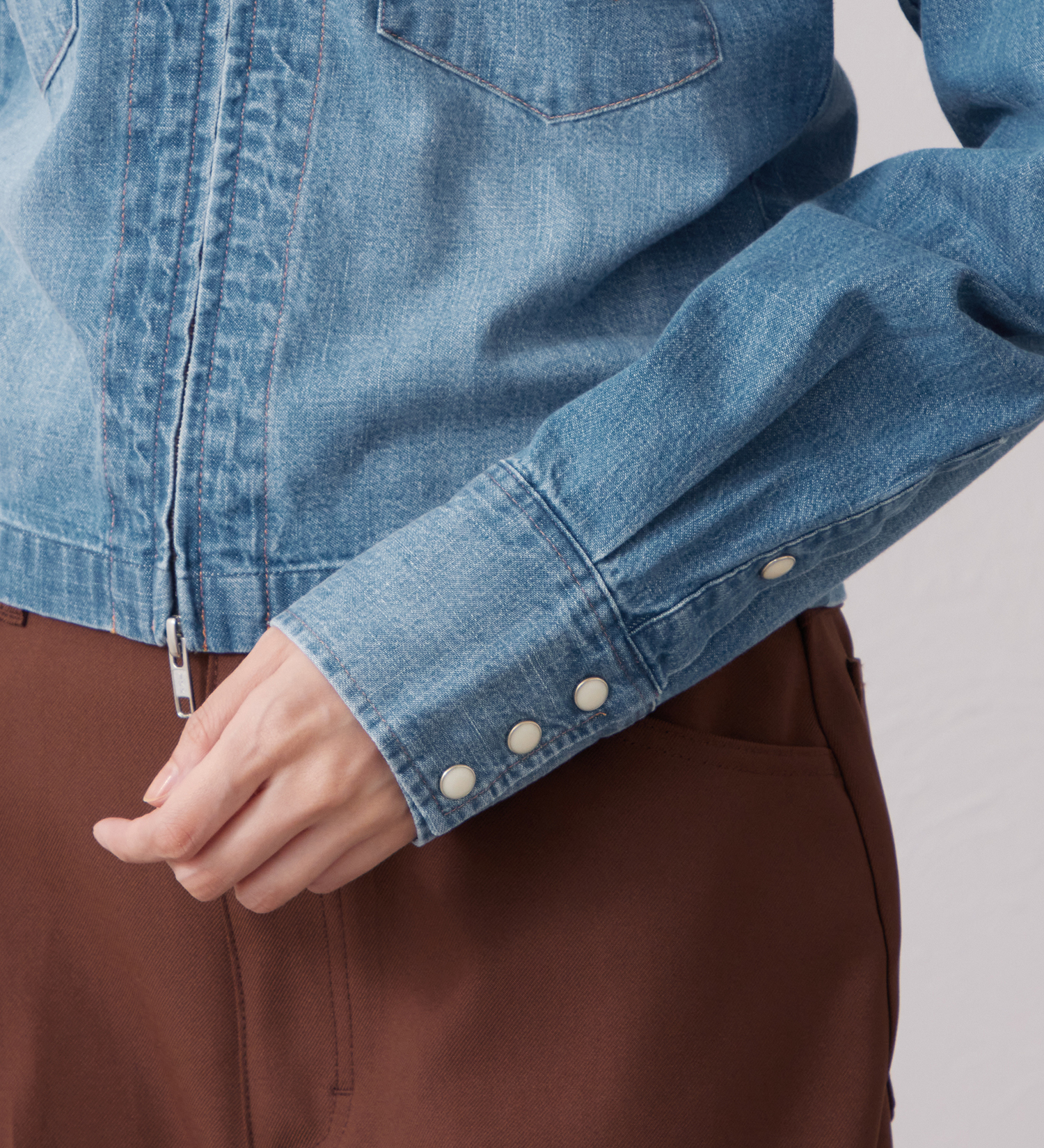 Wrangler(ラングラー)のWrangler CROPPED ZIP JACKET / クロップドジップデニムシャツジャケット|ジャケット/アウター/デニムジャケット/レディース|中色ブルー