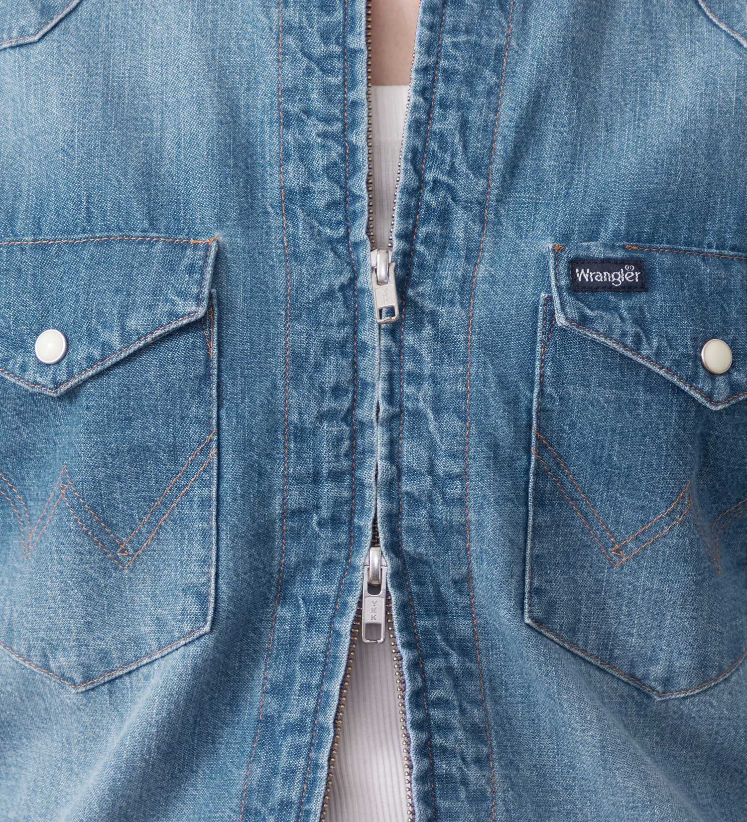 Wrangler(ラングラー)のWrangler CROPPED ZIP JACKET / クロップドジップデニムシャツジャケット|ジャケット/アウター/デニムジャケット/レディース|中色ブルー