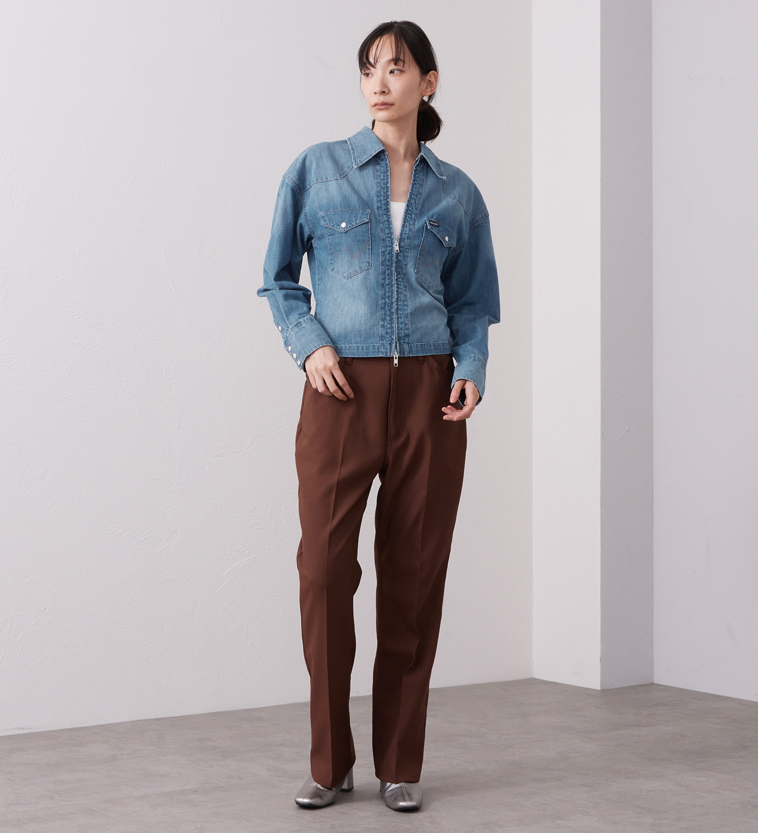 Wrangler(ラングラー)のWrangler CROPPED ZIP JACKET / クロップドジップデニムシャツジャケット|ジャケット/アウター/デニムジャケット/レディース|中色ブルー