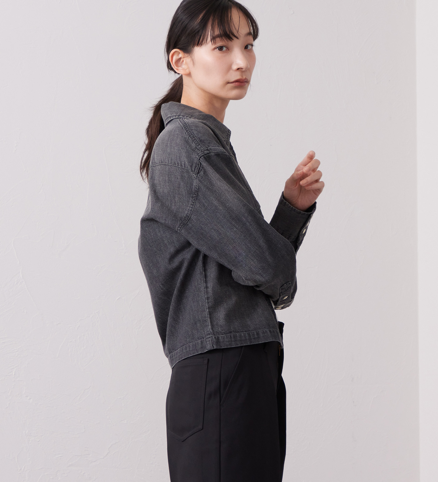 Wrangler(ラングラー)のWrangler CROPPED ZIP JACKET / クロップドジップデニムシャツジャケット|ジャケット/アウター/デニムジャケット/レディース|ブラックデニム