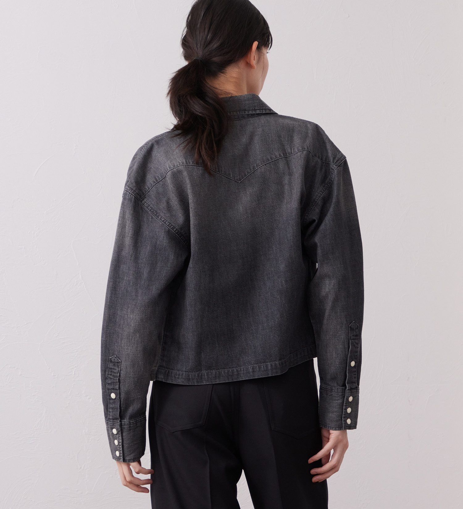 Wrangler(ラングラー)のWrangler CROPPED ZIP JACKET / クロップドジップデニムシャツジャケット|ジャケット/アウター/デニムジャケット/レディース|ブラックデニム