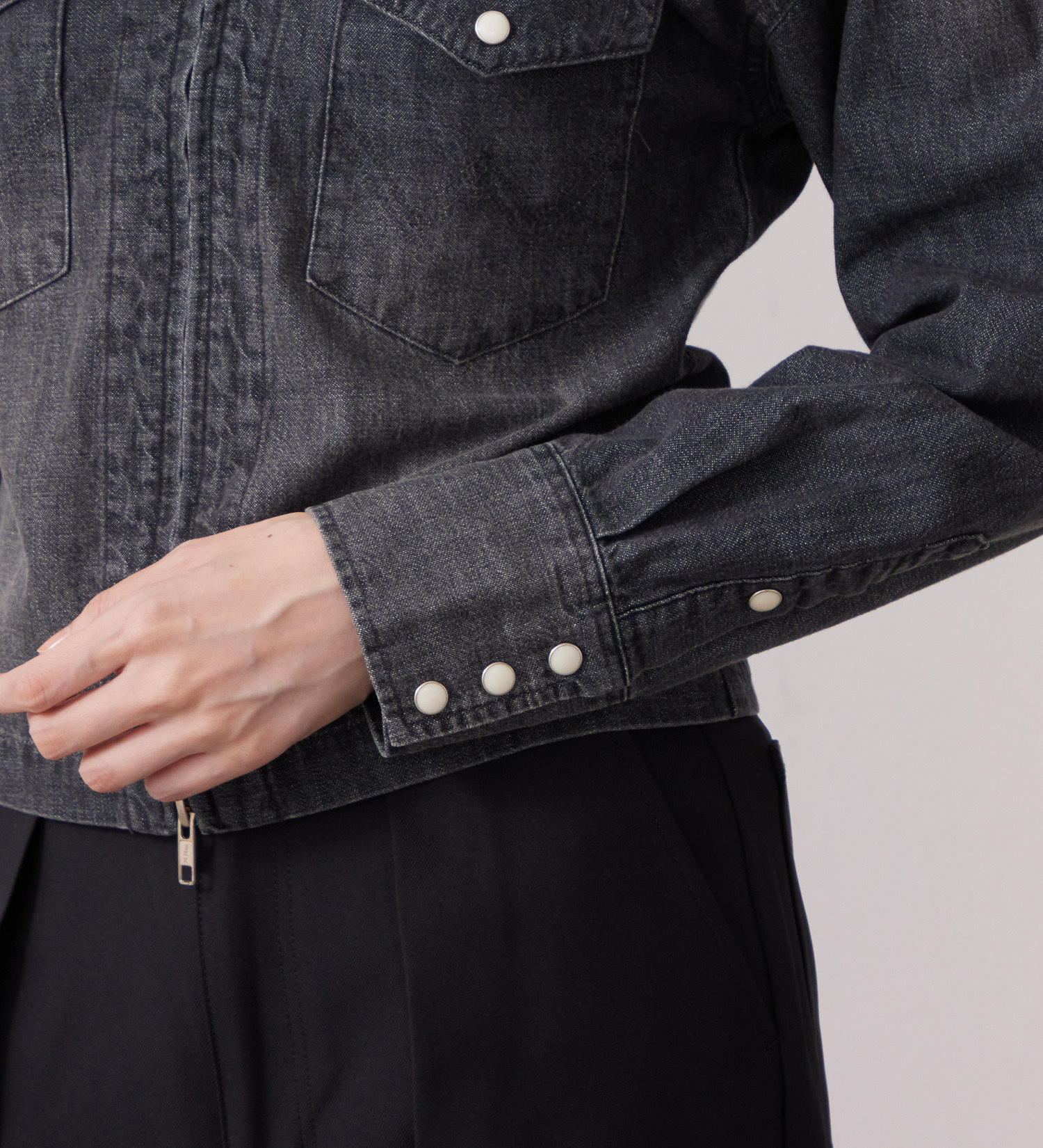 Wrangler(ラングラー)のWrangler CROPPED ZIP JACKET / クロップドジップデニムシャツジャケット|ジャケット/アウター/デニムジャケット/レディース|ブラックデニム