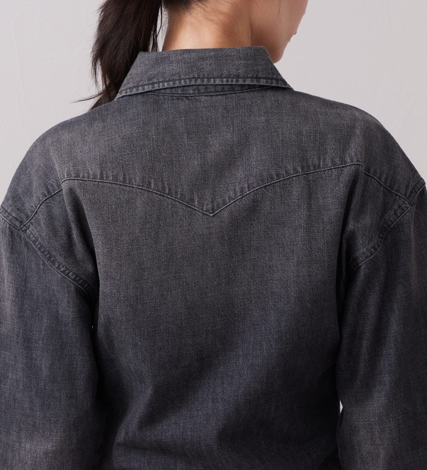 Wrangler(ラングラー)のWrangler CROPPED ZIP JACKET / クロップドジップデニムシャツジャケット|ジャケット/アウター/デニムジャケット/レディース|ブラックデニム