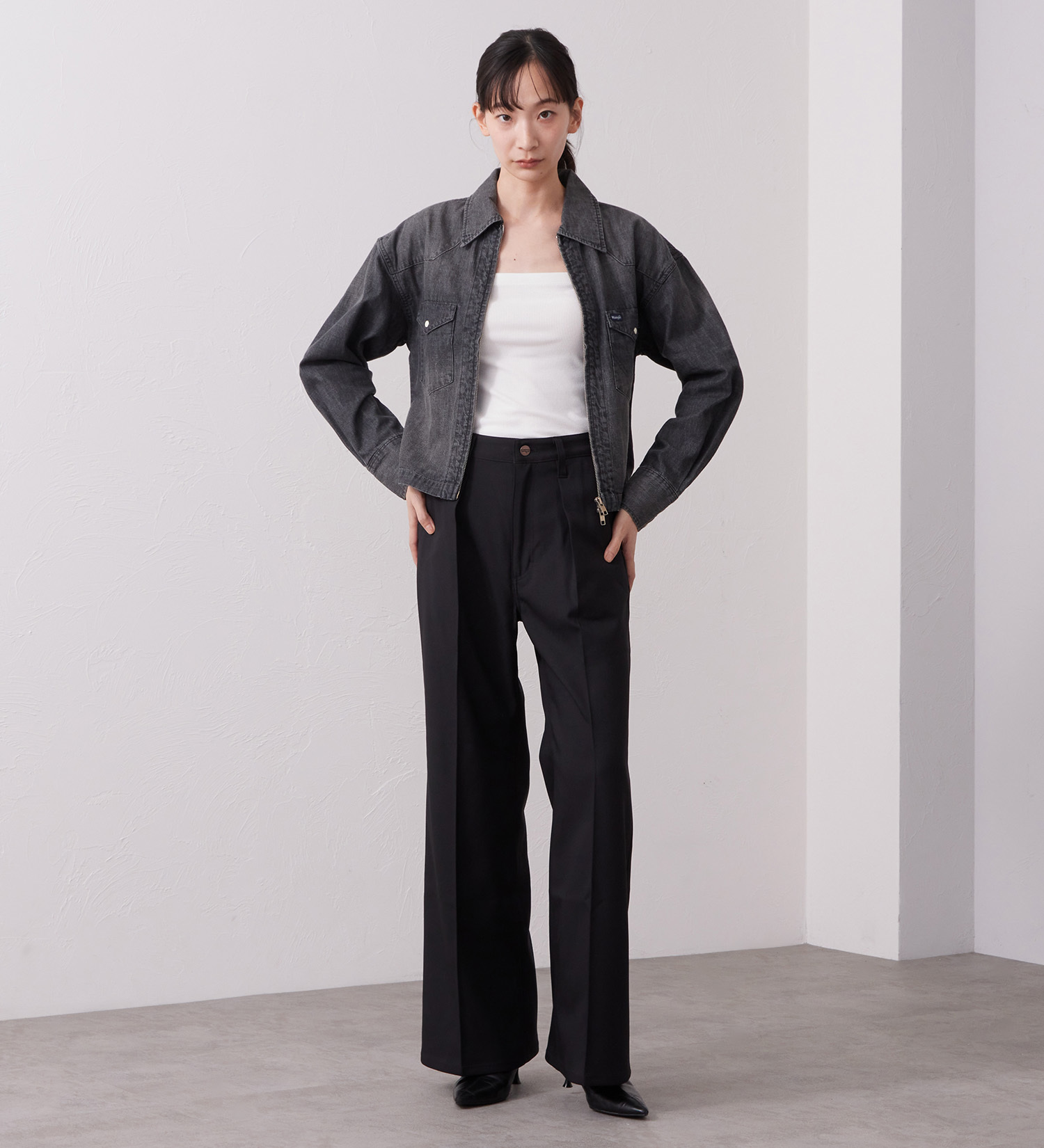Wrangler(ラングラー)のWrangler CROPPED ZIP JACKET / クロップドジップデニムシャツジャケット|ジャケット/アウター/デニムジャケット/レディース|ブラックデニム
