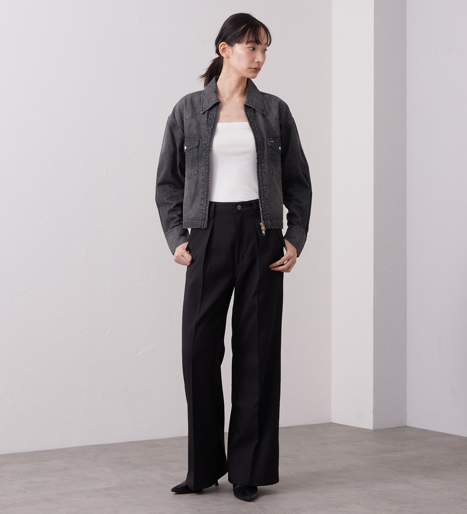 Wrangler(ラングラー)のWrangler CROPPED ZIP JACKET / クロップドジップデニムシャツジャケット|ジャケット/アウター/デニムジャケット/レディース|ブラックデニム