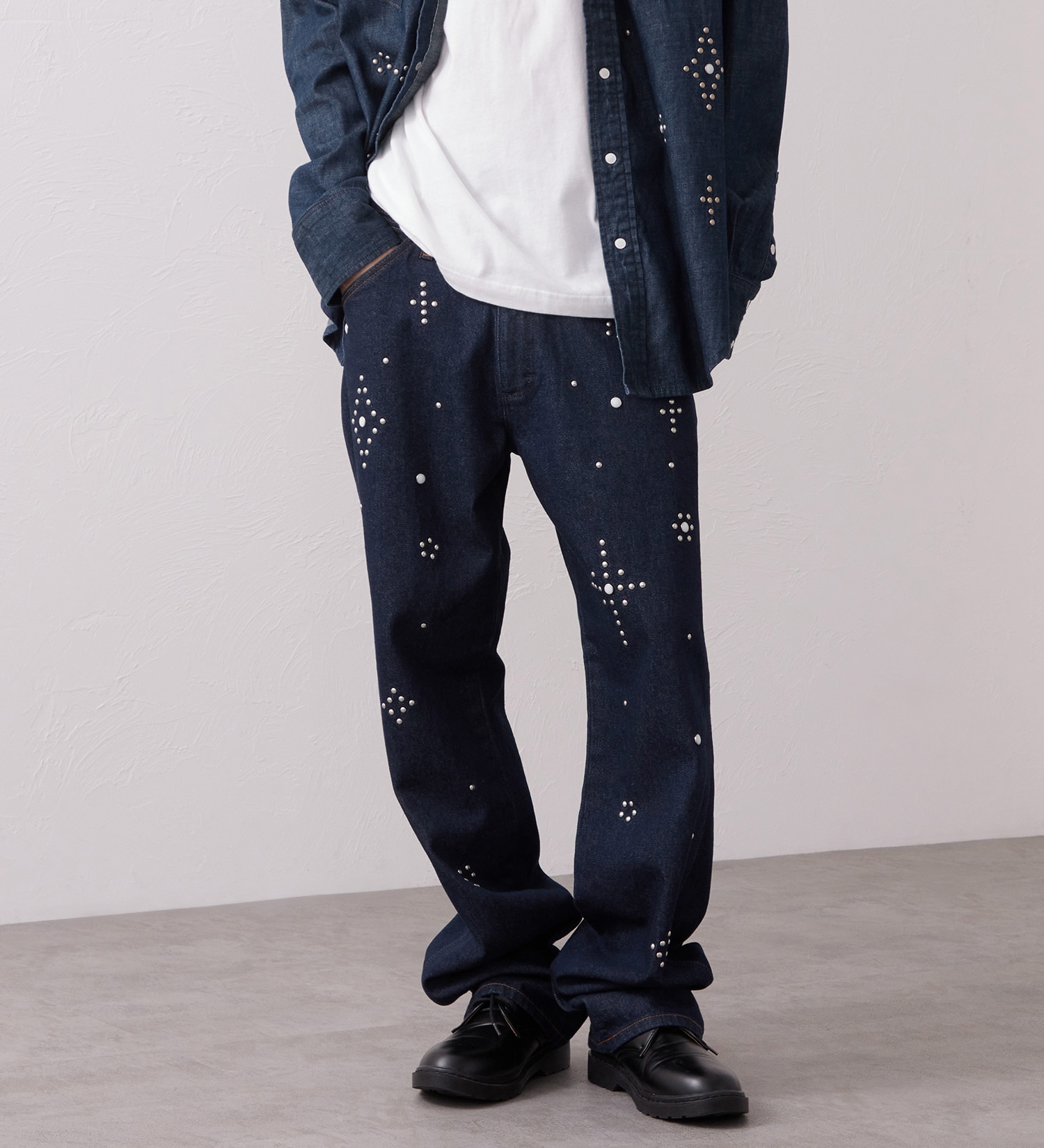 Wrangler(ラングラー)の【試着対象】13MWZ ストレートジーンズ スタッズ【US ORIGINAL】|パンツ/デニム/ジーンズパンツ/メンズ|インディゴブルー