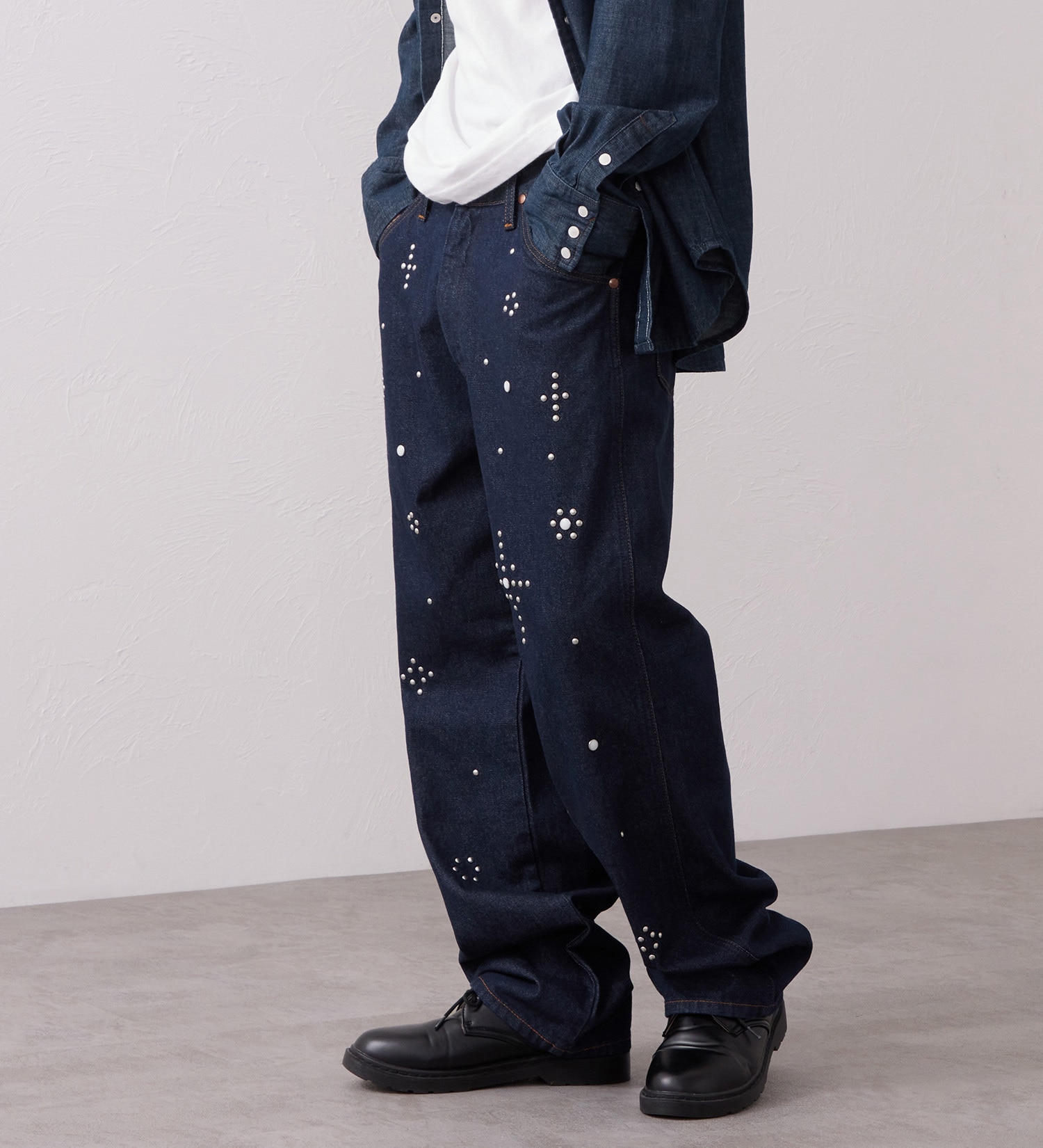 Wrangler(ラングラー)の【試着対象】13MWZ ストレートジーンズ スタッズ【US ORIGINAL】|パンツ/デニム/ジーンズパンツ/メンズ|インディゴブルー