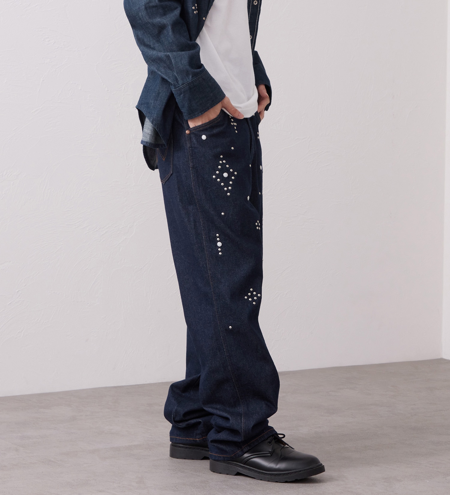 Wrangler(ラングラー)の【試着対象】13MWZ ストレートジーンズ スタッズ【US ORIGINAL】|パンツ/デニム/ジーンズパンツ/メンズ|インディゴブルー
