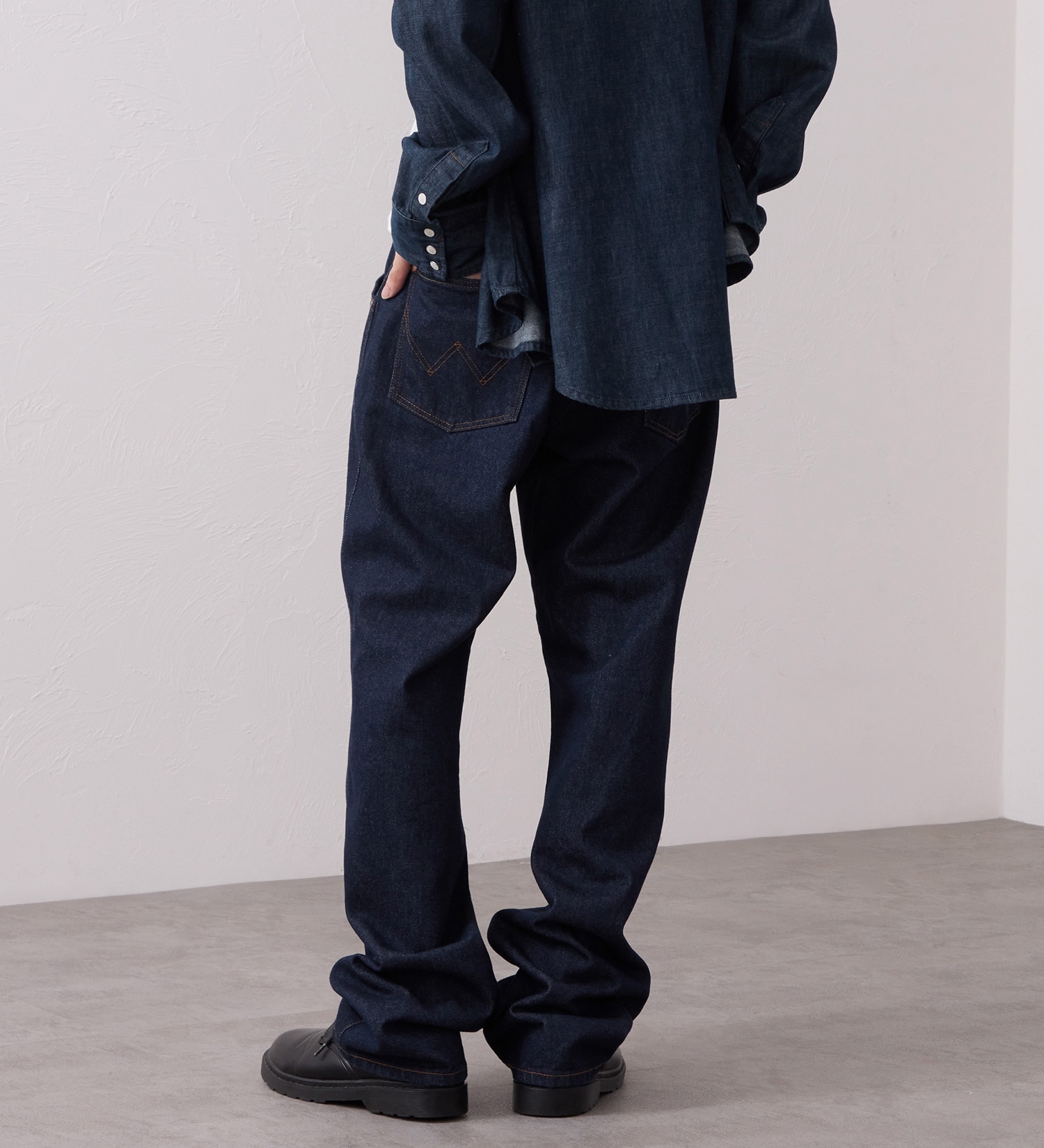 Wrangler(ラングラー)の【試着対象】13MWZ ストレートジーンズ スタッズ【US ORIGINAL】|パンツ/デニム/ジーンズパンツ/メンズ|インディゴブルー