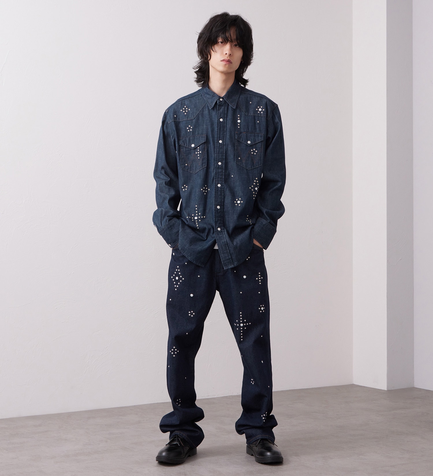 Wrangler(ラングラー)の【試着対象】13MWZ ストレートジーンズ スタッズ【US ORIGINAL】|パンツ/デニム/ジーンズパンツ/メンズ|インディゴブルー