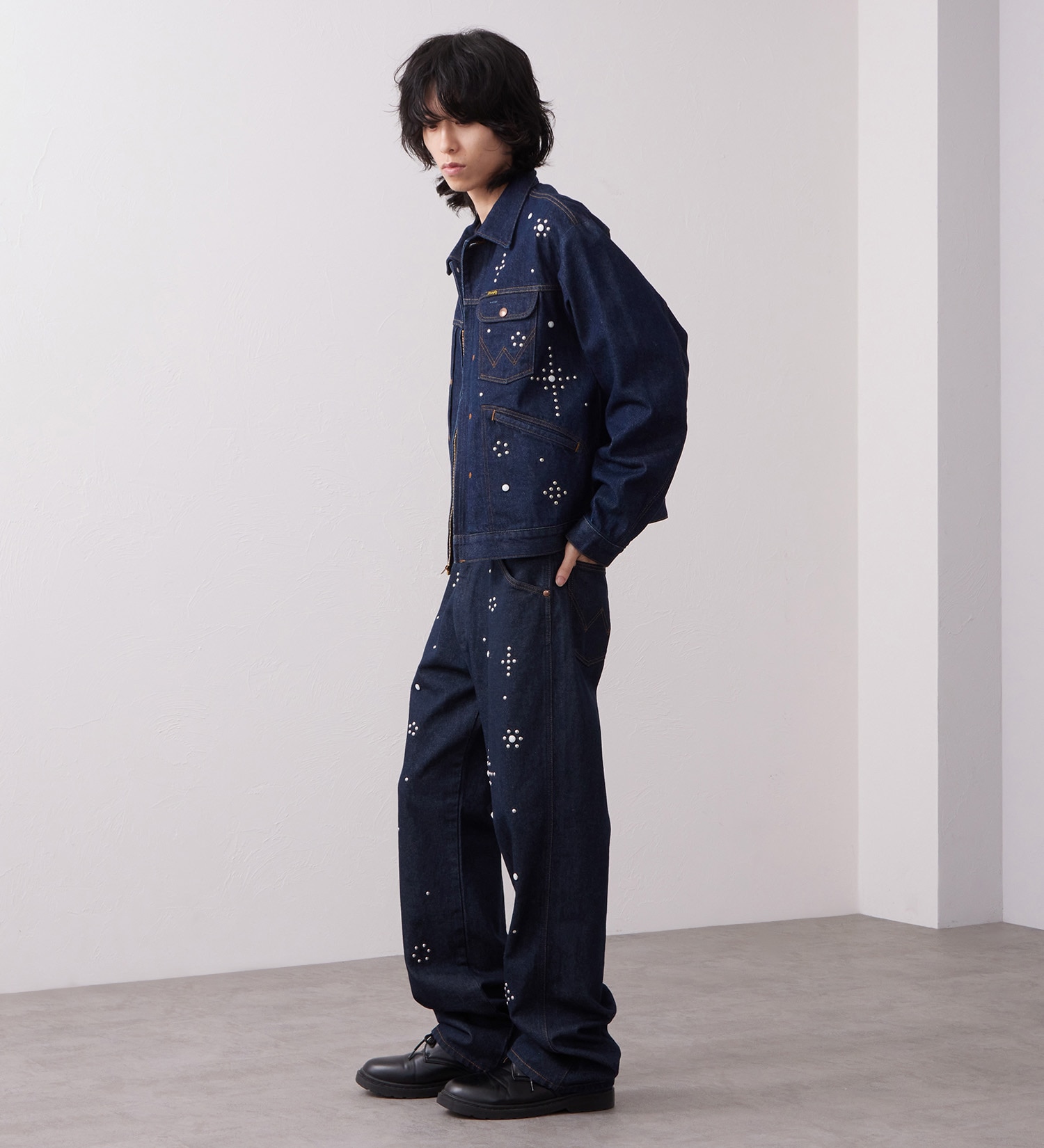 Wrangler(ラングラー)の【試着対象】13MWZ ストレートジーンズ スタッズ【US ORIGINAL】|パンツ/デニム/ジーンズパンツ/メンズ|インディゴブルー
