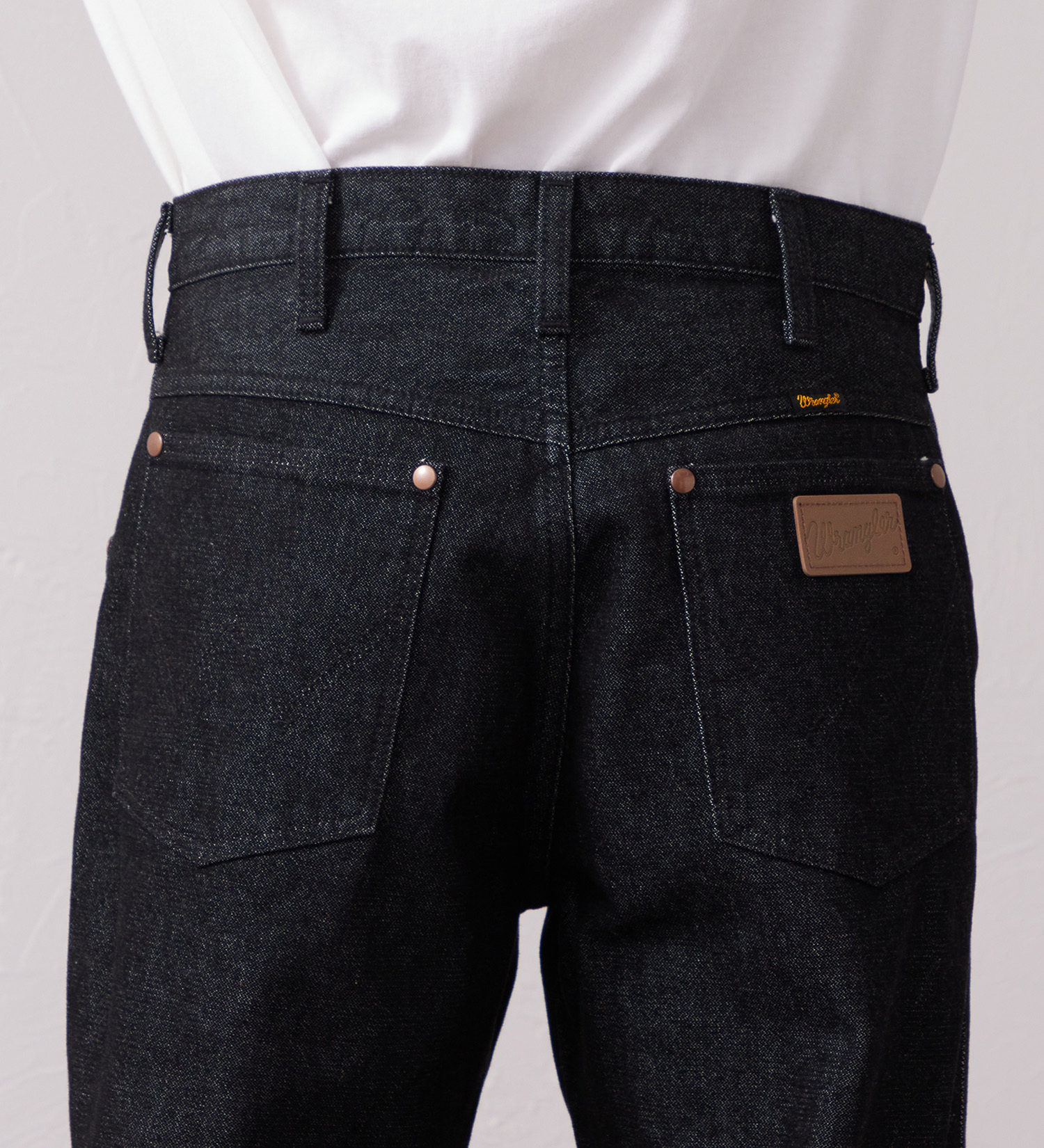 Wrangler(ラングラー)の13MWZ ストレートジーンズ スタッズ【US ORIGINAL】|パンツ/デニム/ジーンズパンツ/メンズ|ブラックデニム