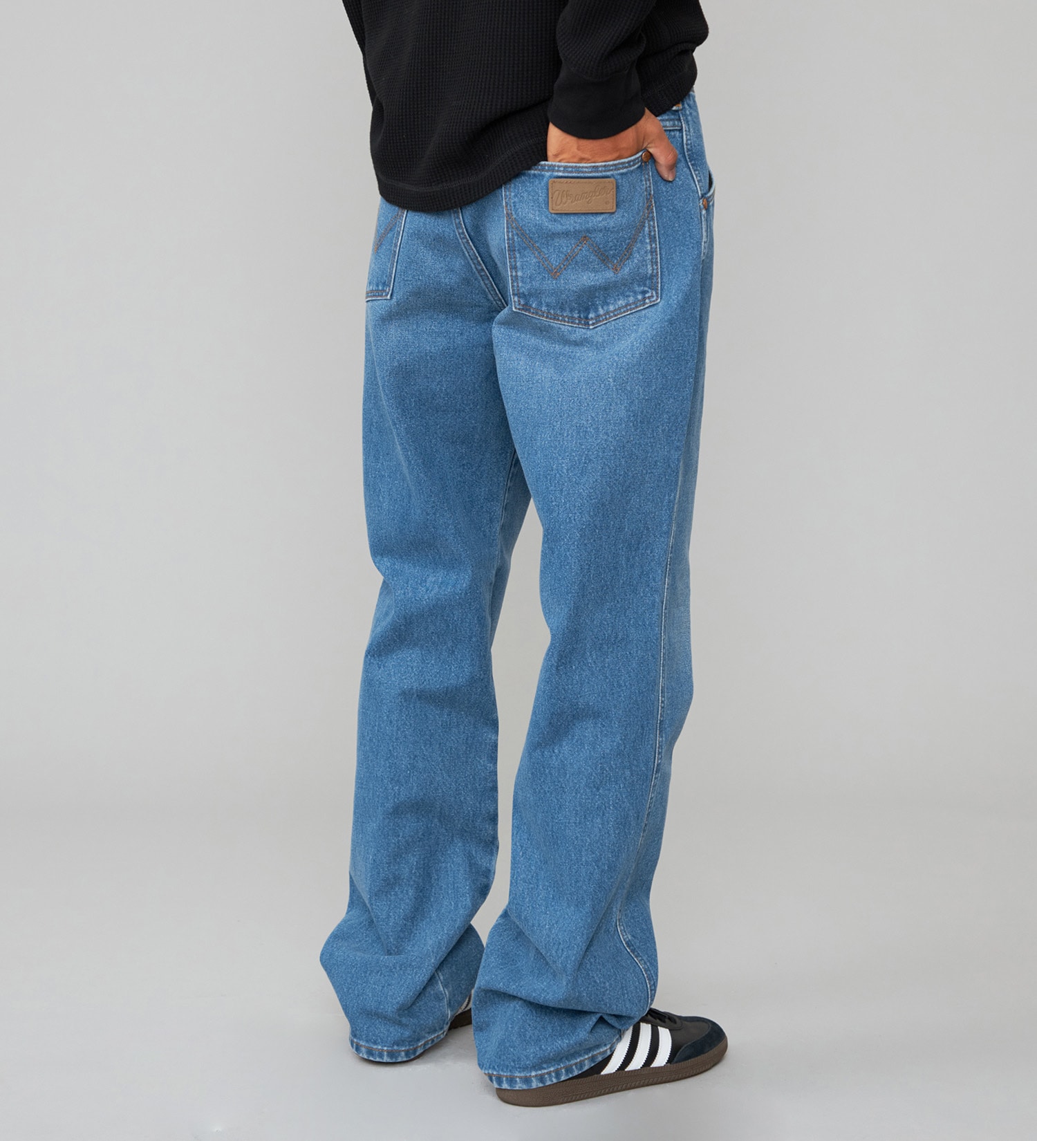 Wrangler(ラングラー)の【US ORIGINAL】13MWZ ストレートジーンズ|パンツ/デニム/ジーンズパンツ/メンズ|中色ブルー