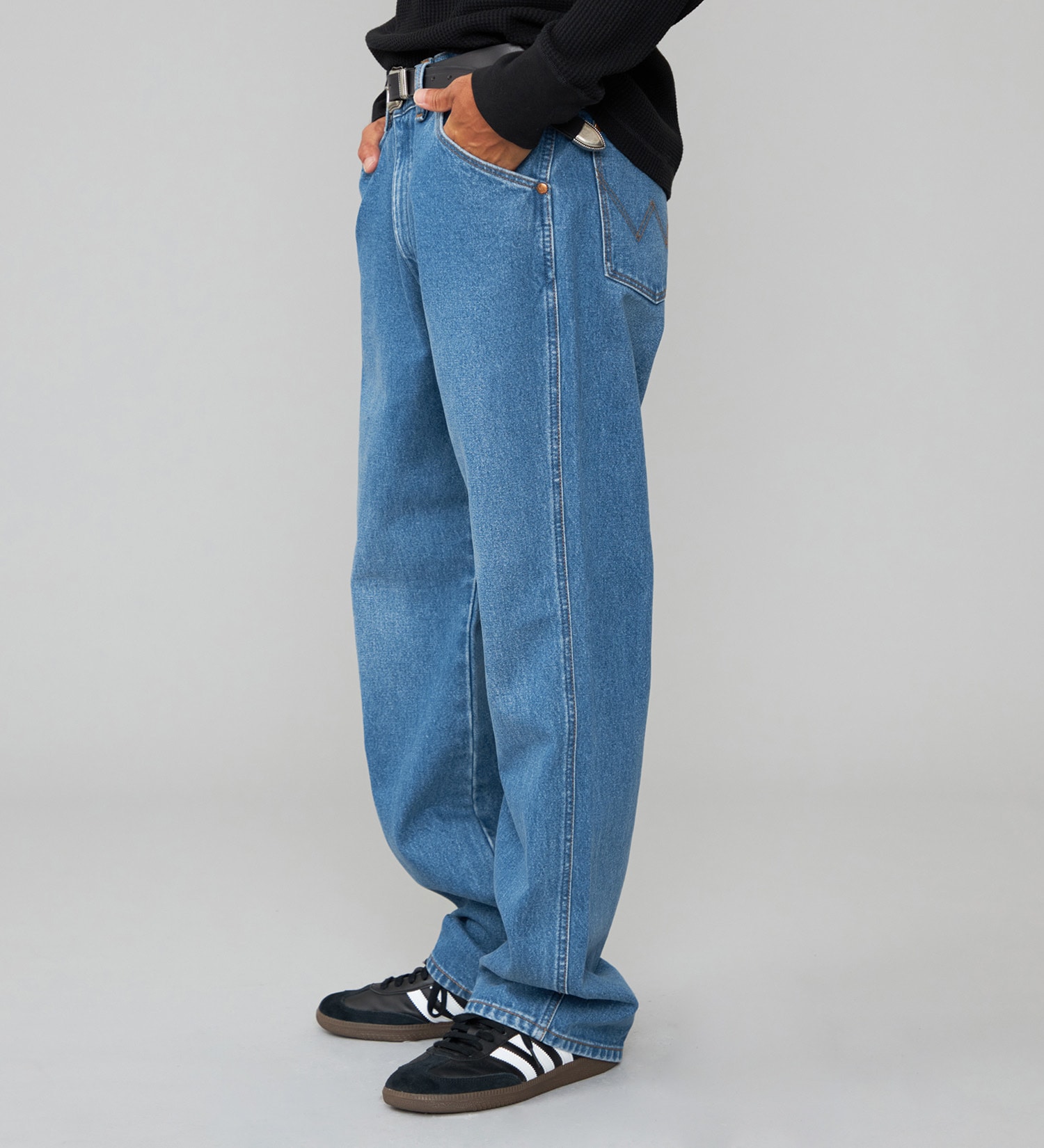 Wrangler(ラングラー)の【US ORIGINAL】13MWZ ストレートジーンズ|パンツ/デニム/ジーンズパンツ/メンズ|中色ブルー