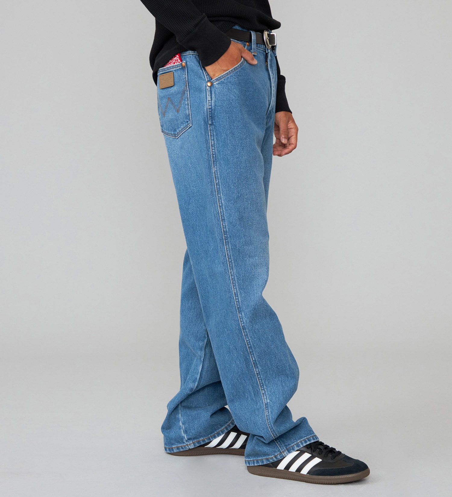 Wrangler(ラングラー)の【US ORIGINAL】13MWZ ストレートジーンズ|パンツ/デニム/ジーンズパンツ/メンズ|中色ブルー