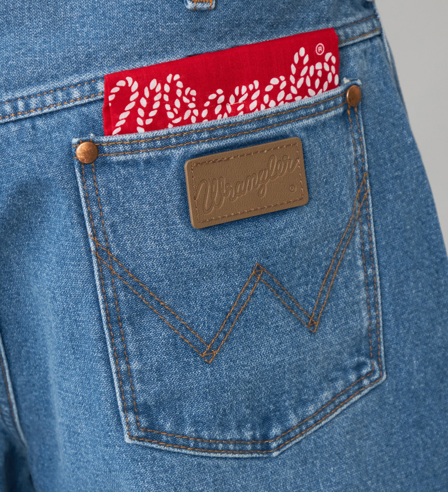 Wrangler(ラングラー)の【US ORIGINAL】13MWZ ストレートジーンズ|パンツ/デニム/ジーンズパンツ/メンズ|中色ブルー