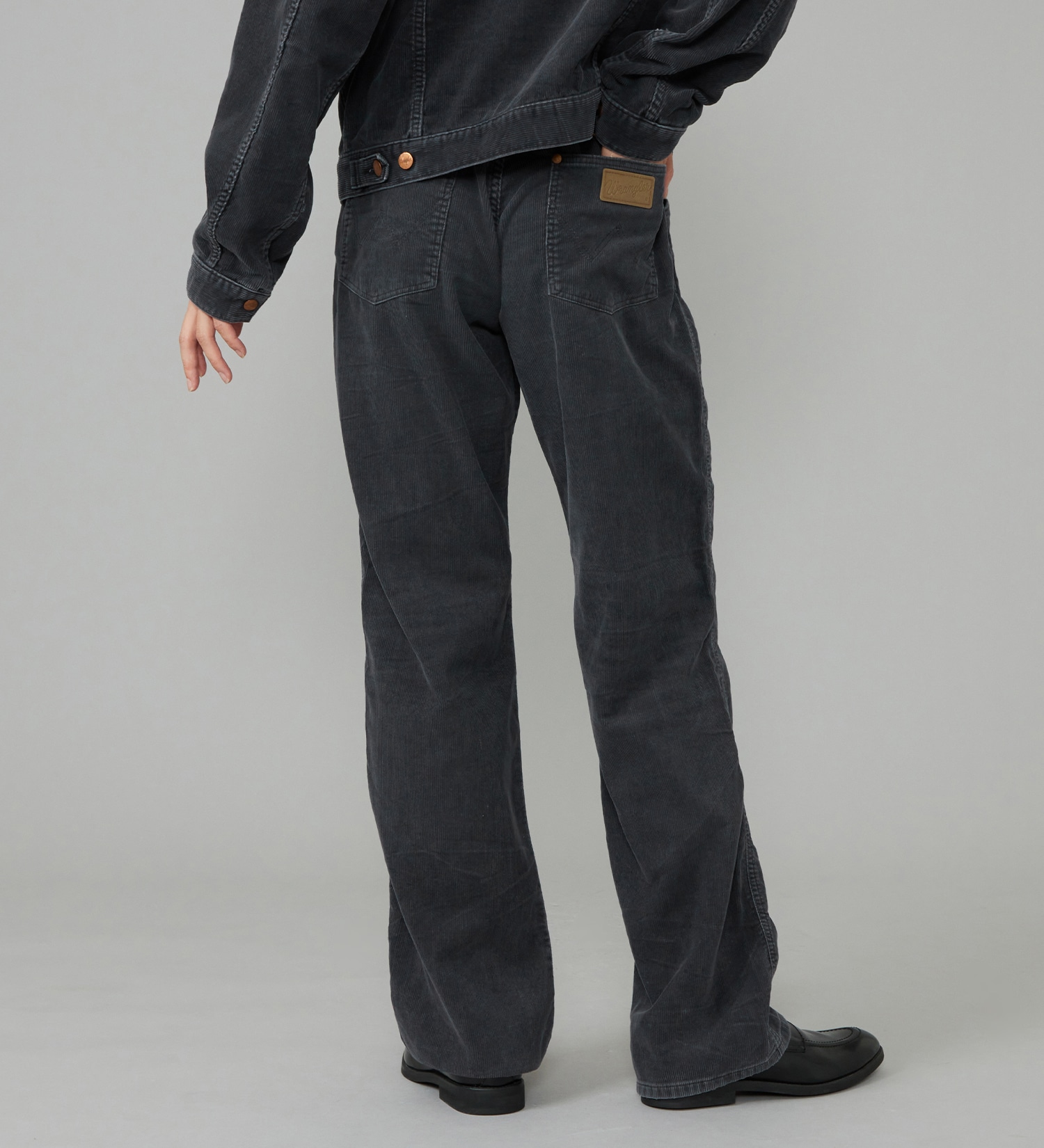 Wrangler(ラングラー)の【試着対象】13MWZ ストレートコーデュロイパンツ【US ORIGINAL/セットアップ可】|パンツ/パンツ/メンズ|ブラック