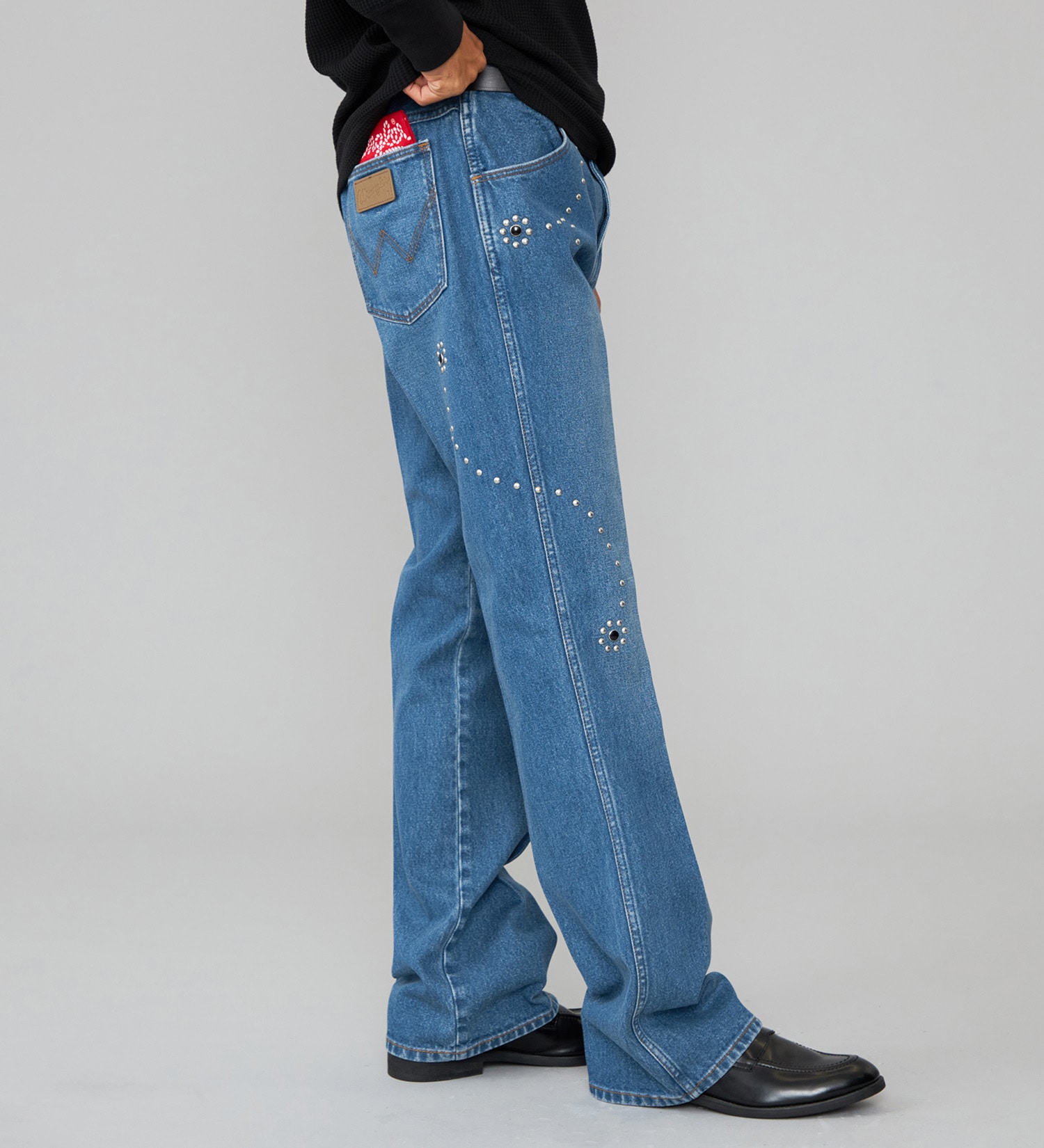 Wrangler(ラングラー)の【US ORIGINAL】77MWZ フレアジーンズ|パンツ/デニム/ジーンズパンツ/メンズ|中色ブルー