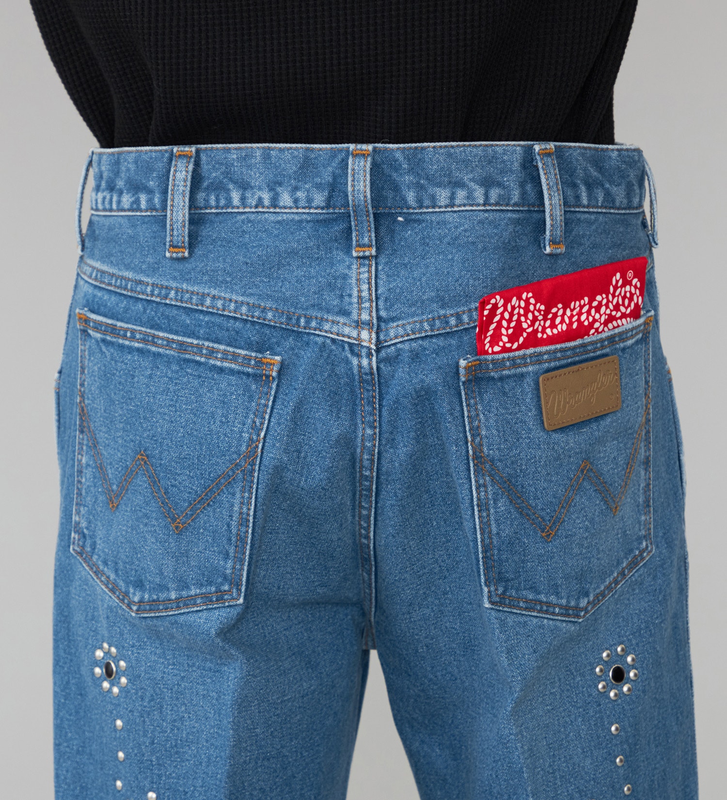 Wrangler(ラングラー)の【US ORIGINAL】77MWZ フレアジーンズ|パンツ/デニム/ジーンズパンツ/メンズ|中色ブルー