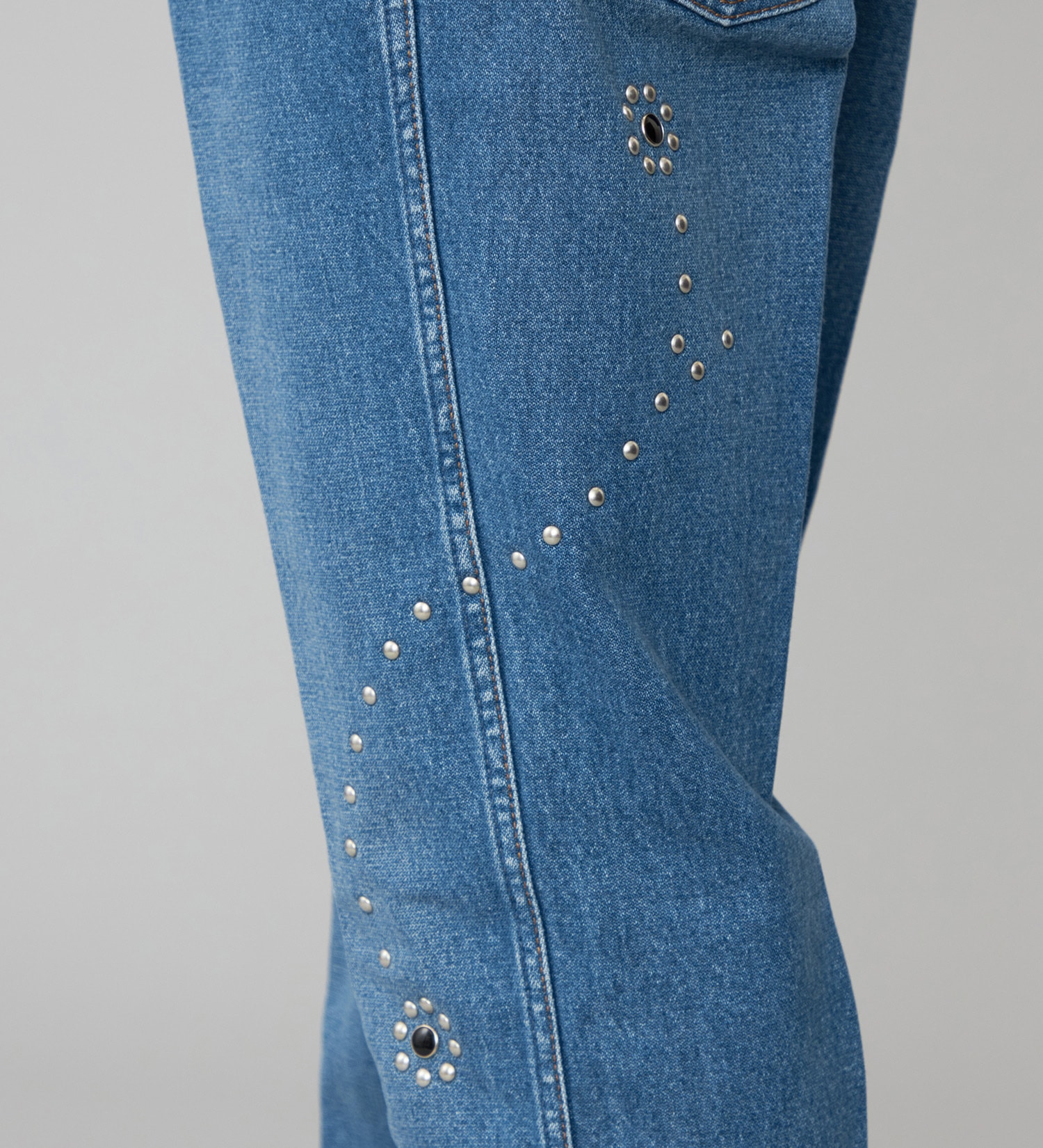 Wrangler(ラングラー)の【US ORIGINAL】77MWZ フレアジーンズ|パンツ/デニム/ジーンズパンツ/メンズ|中色ブルー