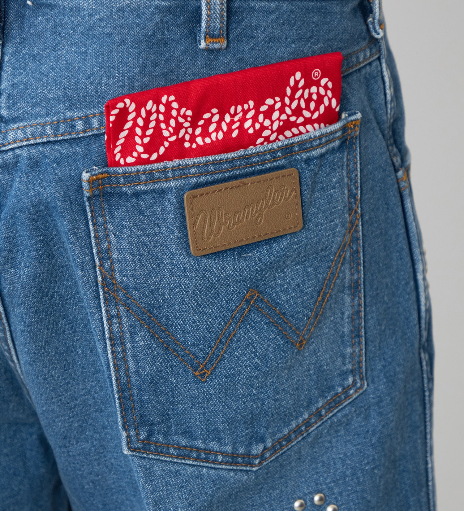 Wrangler(ラングラー)の【US ORIGINAL】77MWZ フレアジーンズ|パンツ/デニム/ジーンズパンツ/メンズ|中色ブルー