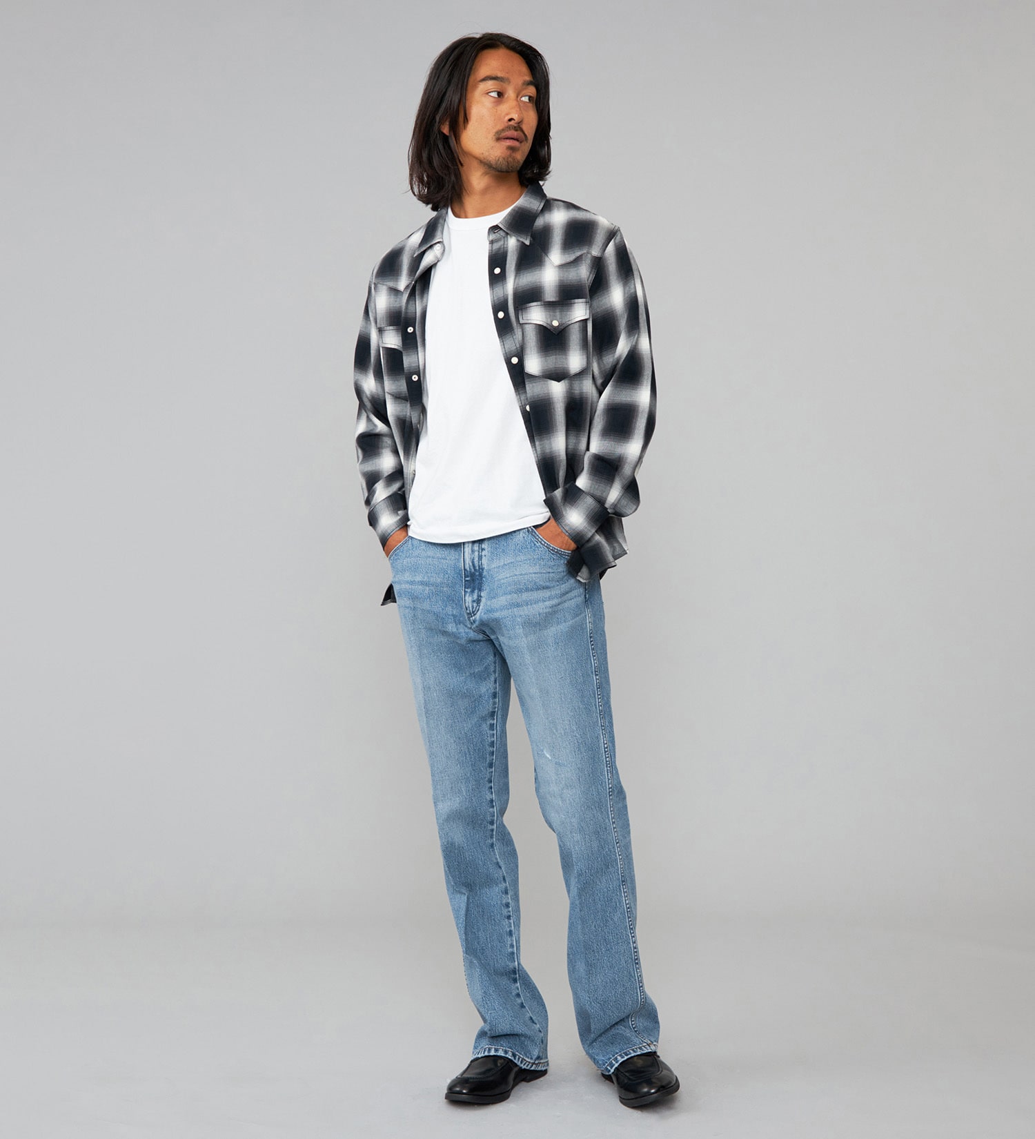 Wrangler(ラングラー)の【試着対象】【US ORIGINAL】77MWZ フレアジーンズ|パンツ/デニム/ジーンズパンツ/メンズ|中色ブルー