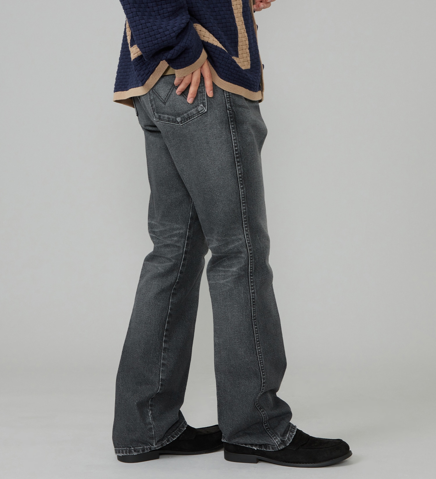Wrangler(ラングラー)の【試着対象】77MWZ フレアジーンズ【US ORIGINAL】|パンツ/デニム/ジーンズパンツ/メンズ|ブラックデニム