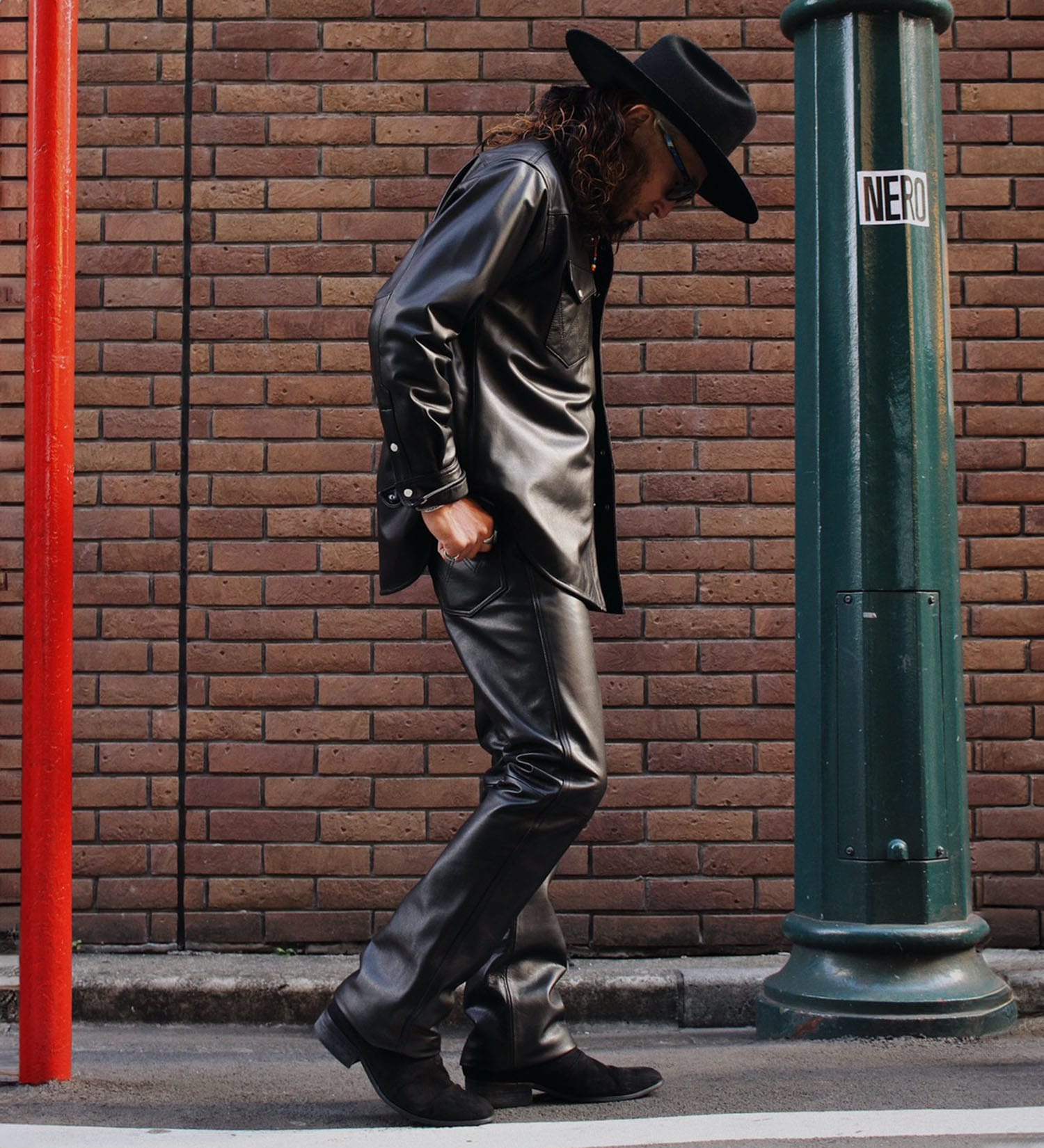 Wrangler(ラングラー)の【試着対象】77MWZ LEATHER【ゴートレザー】/フレアーパンツ|パンツ/パンツ/メンズ|ブラック