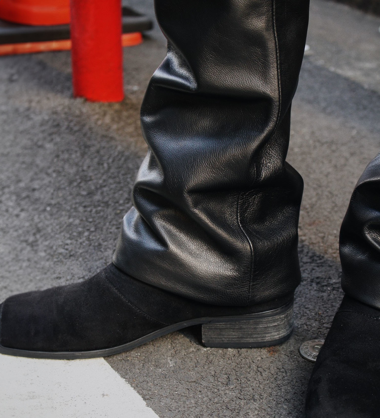 Wrangler(ラングラー)の【試着対象】77MWZ LEATHER【ゴートレザー】/フレアーパンツ|パンツ/パンツ/メンズ|ブラック