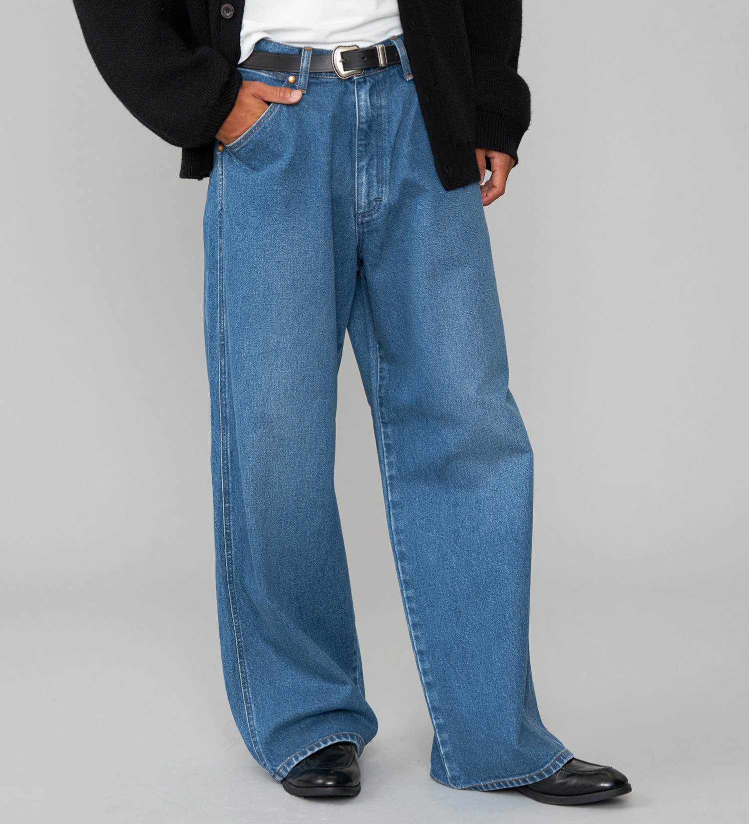 Wrangler(ラングラー)の【US ORIGINAL】ワイドジーンズ|パンツ/デニム/ジーンズパンツ/メンズ|中色ブルー