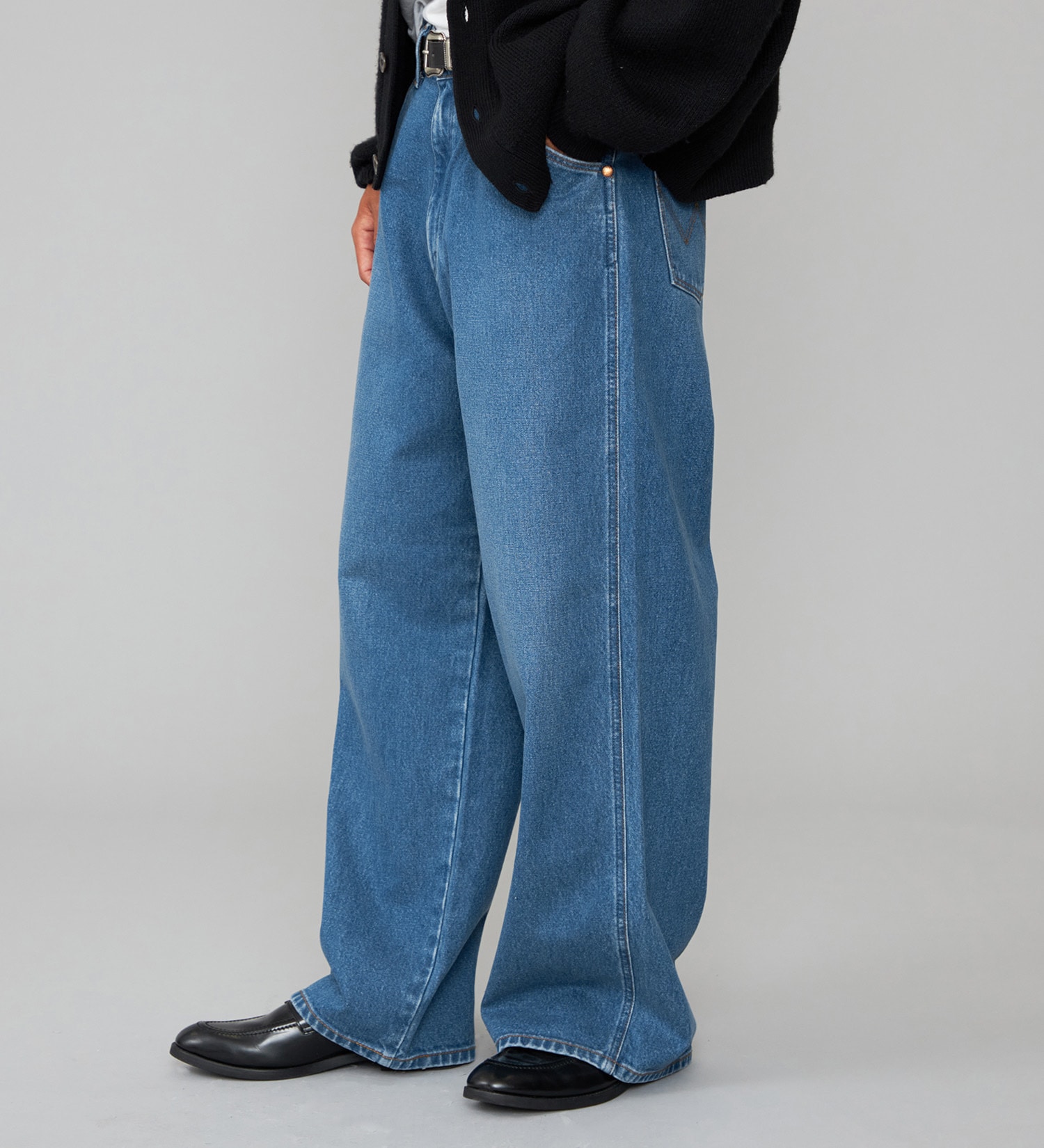 Wrangler(ラングラー)の【US ORIGINAL】ワイドジーンズ|パンツ/デニム/ジーンズパンツ/メンズ|中色ブルー