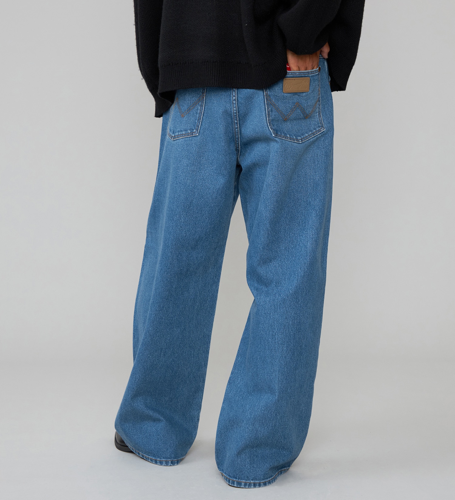 Wrangler(ラングラー)の【US ORIGINAL】ワイドジーンズ|パンツ/デニム/ジーンズパンツ/メンズ|中色ブルー