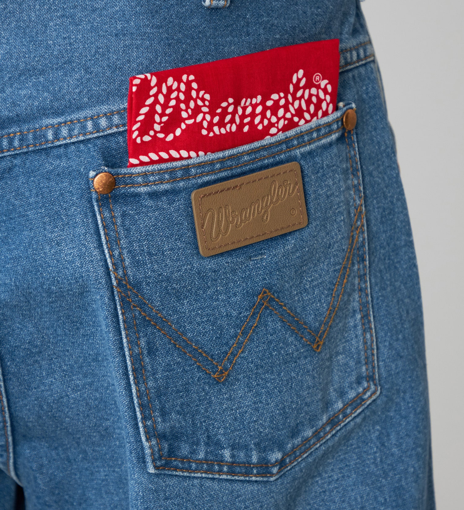 Wrangler(ラングラー)の【US ORIGINAL】ワイドジーンズ|パンツ/デニム/ジーンズパンツ/メンズ|中色ブルー